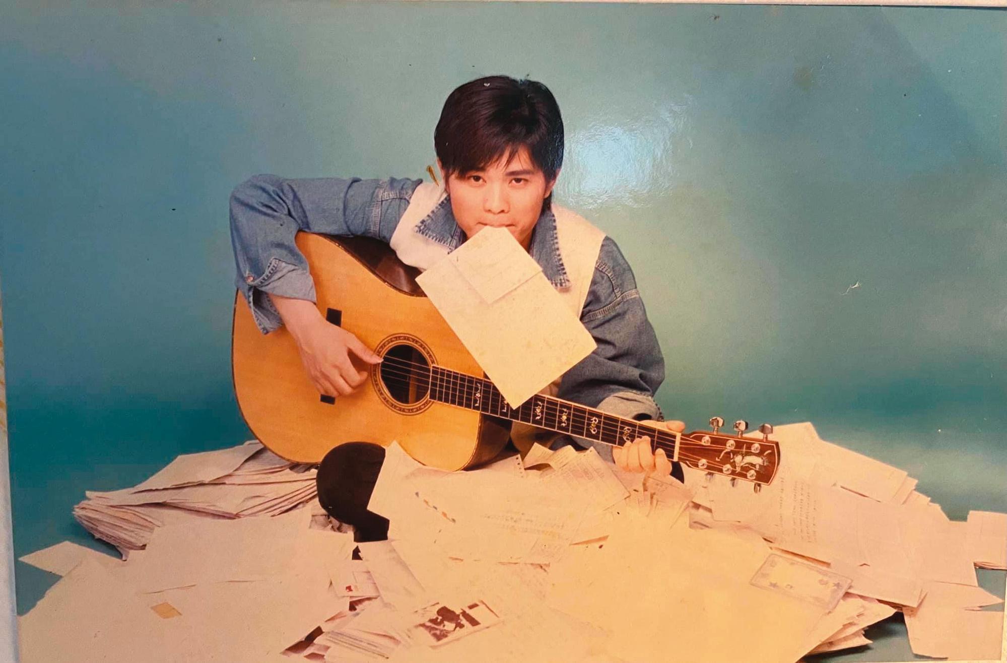 1995年，蘇兒真剛出道時的宣傳照片。（蘇明淵提供）