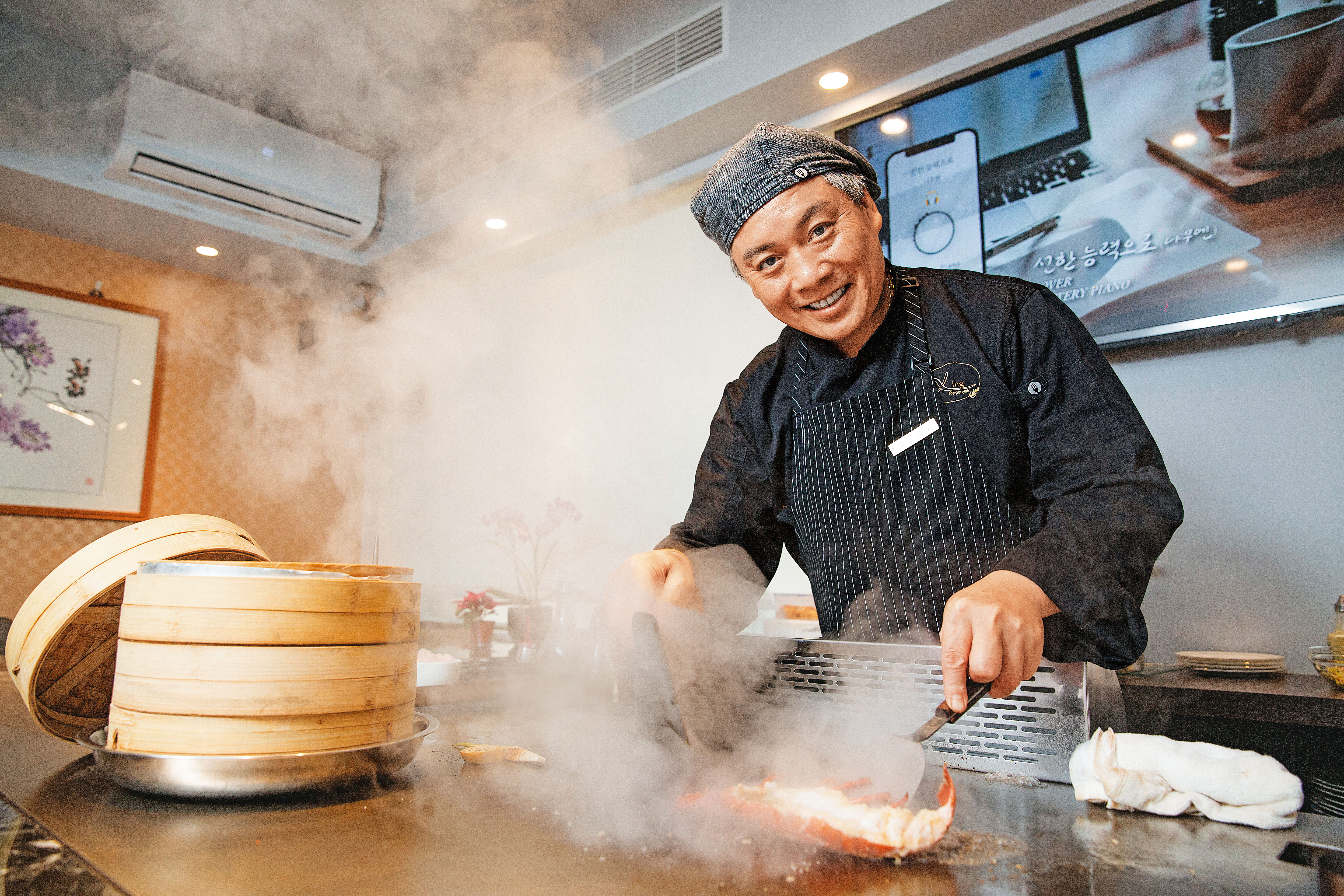 擁有近40年鐵板燒資歷的阿興師曾懷永，歷經事業低潮後再出發，開了興鐵板燒。去年12月正式開賣，月營收450萬元。