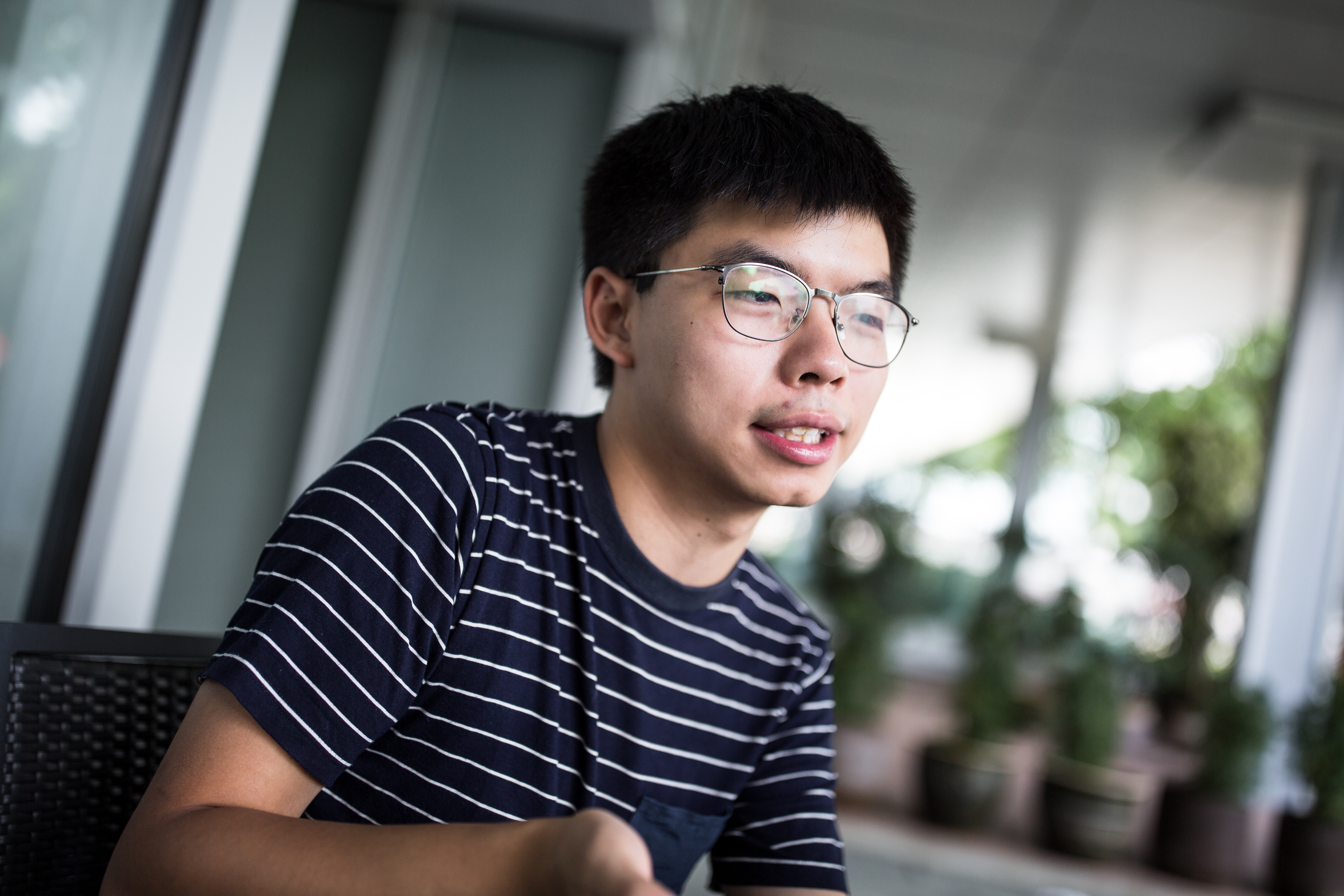 媒體爆料，黃之鋒父母和弟弟日前已離港前往澳洲。