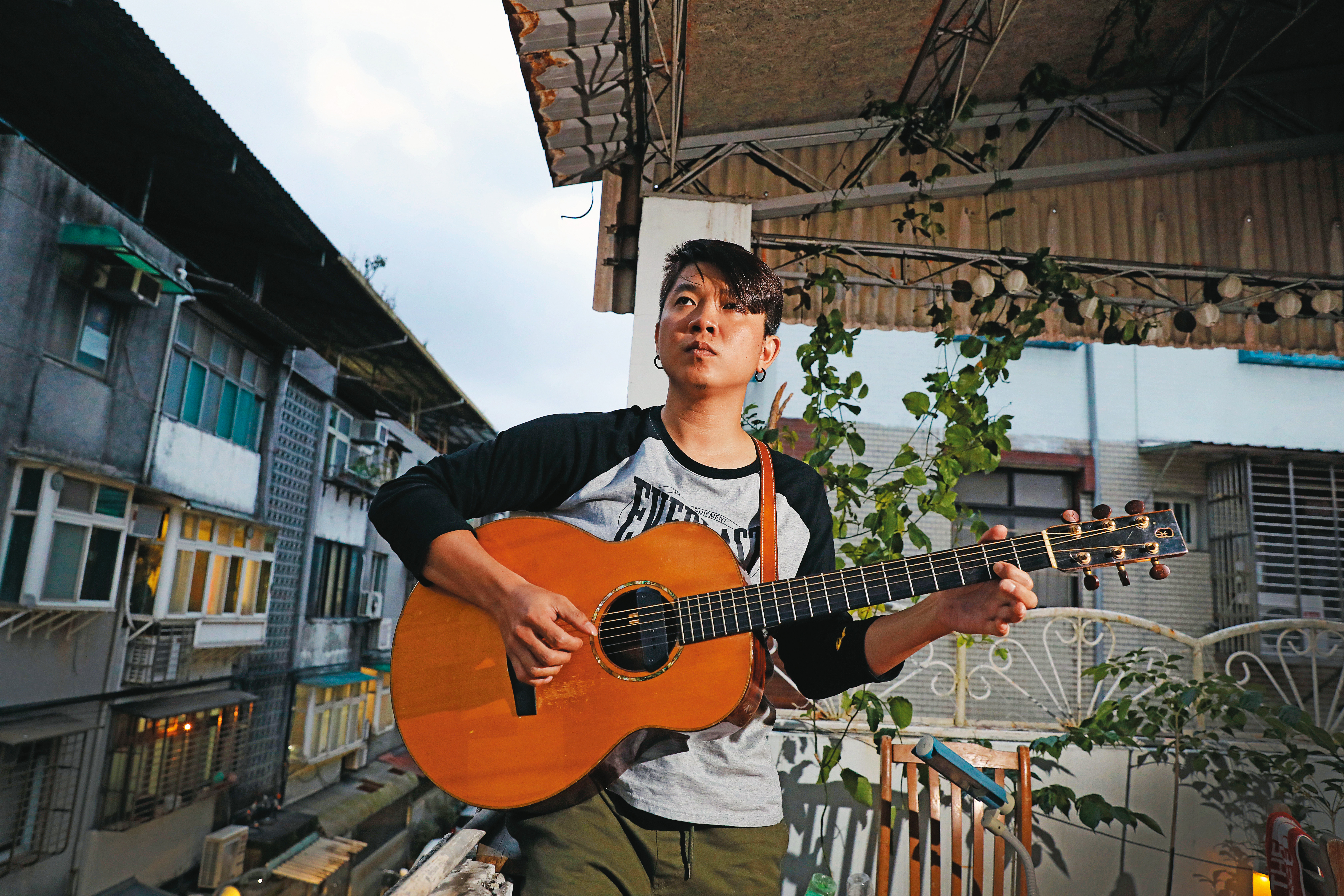 為謝永泉負責專輯製作與編曲的吳政儒(圖)是「偏執狂樂團」的吉他手。(周永受攝)
