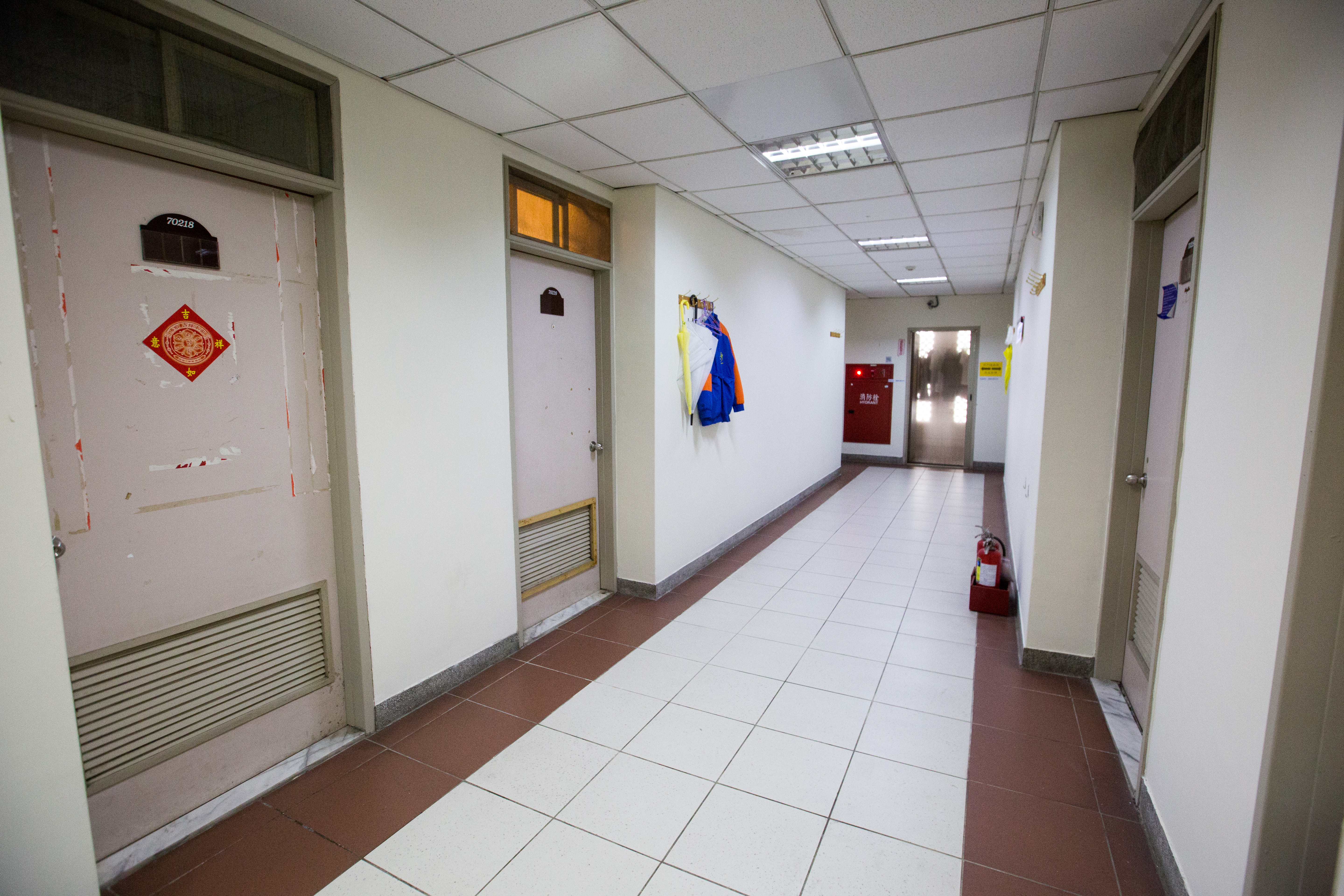 屏東屏北高中日前爆發教官突襲檢查學生宿舍的爭議，事後教育部的回應則引發外界護航質疑。（示意圖，非當事學校宿舍；本刊資料照）