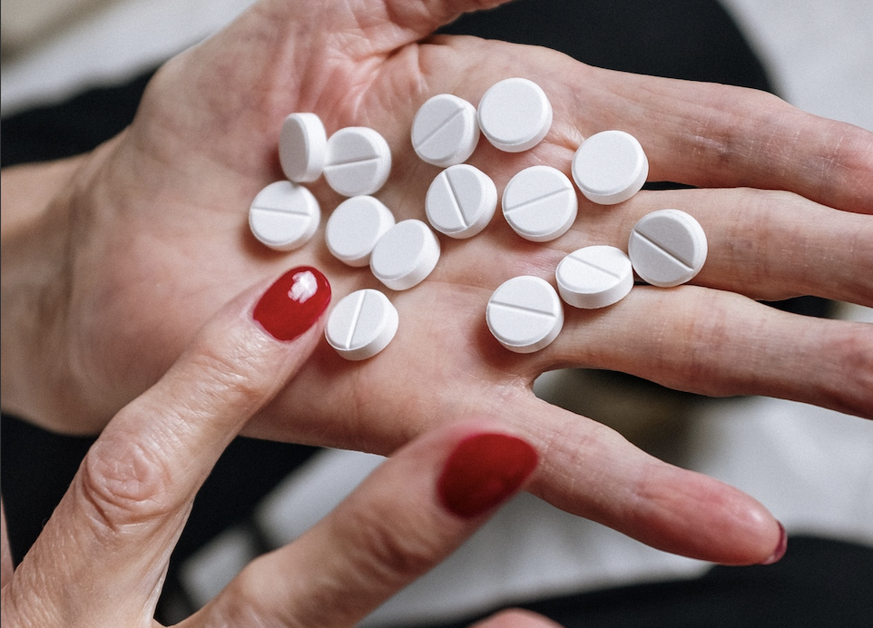 住在台中的23歲男子，在網路上號召多名網友一起在住處辦毒趴，友人介紹一名年僅17歲的少女一起參加。（示意圖，Pexels）