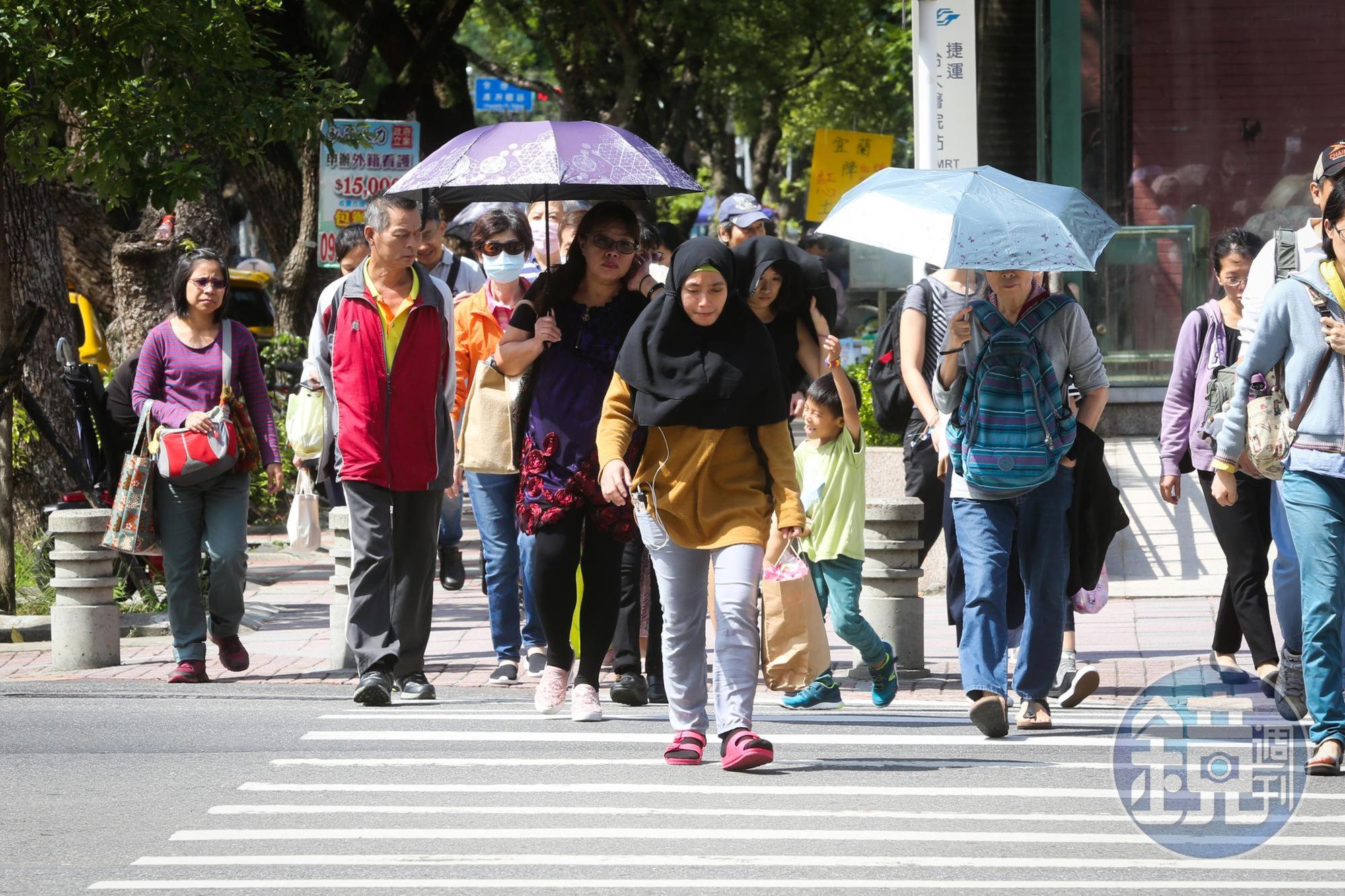 今日氣溫持續回暖,白天起北部高溫上看28度、中部及南部更可達30度左右,不過得留意日夜溫差較大。(本刊資料照)