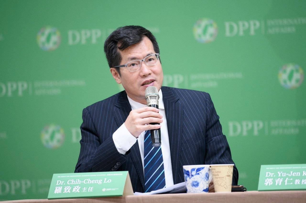 蕭美琴受邀出席美國總統拜登就職典禮，羅致政認為，這反映台灣的努力與人民成就受到美國肯定。（翻攝自羅致政臉書）