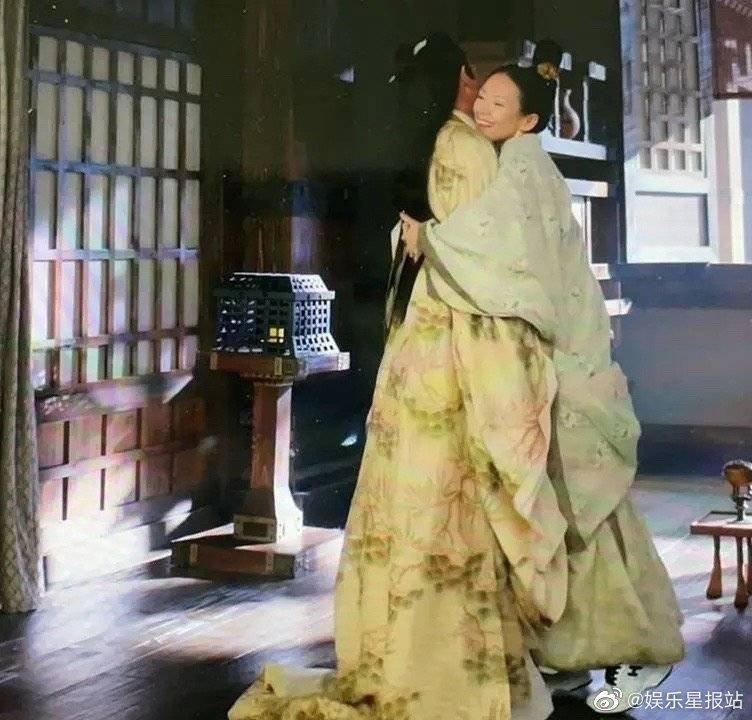 章子怡的穿幫鏡頭,引起網友熱議。(翻攝自微博)
