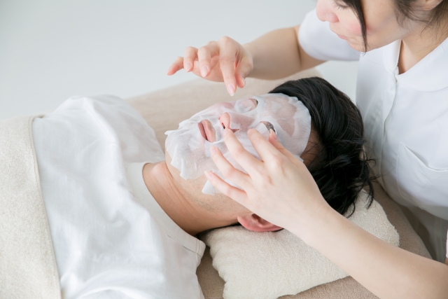 使用保養品後超快變白？小心「違法成分」帶來副作用。（示意圖，photo-AC）