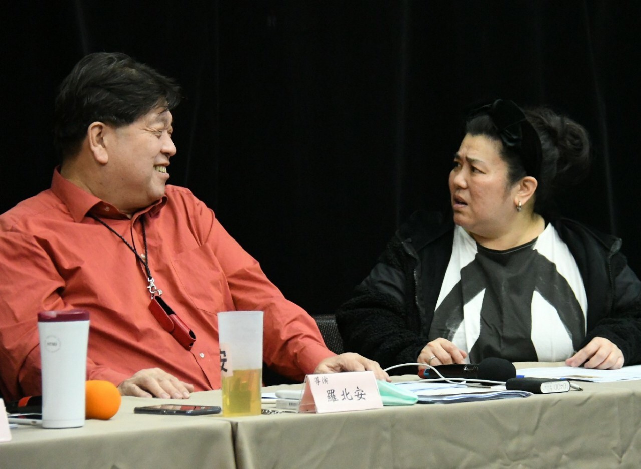 綠光劇團音樂劇《結婚！結昏？辦桌》舉行舞者甄選，編導羅北安與林美秀擔任評審。（綠光劇團提供）