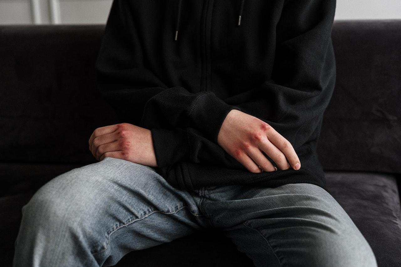 北部一所國小驚傳一名小6男童性侵低年級學弟的事件，用話術將3名低年級學弟騙往公廁，對其中2人性侵、摸生殖器猥褻得逞。（示意圖，Pexels）