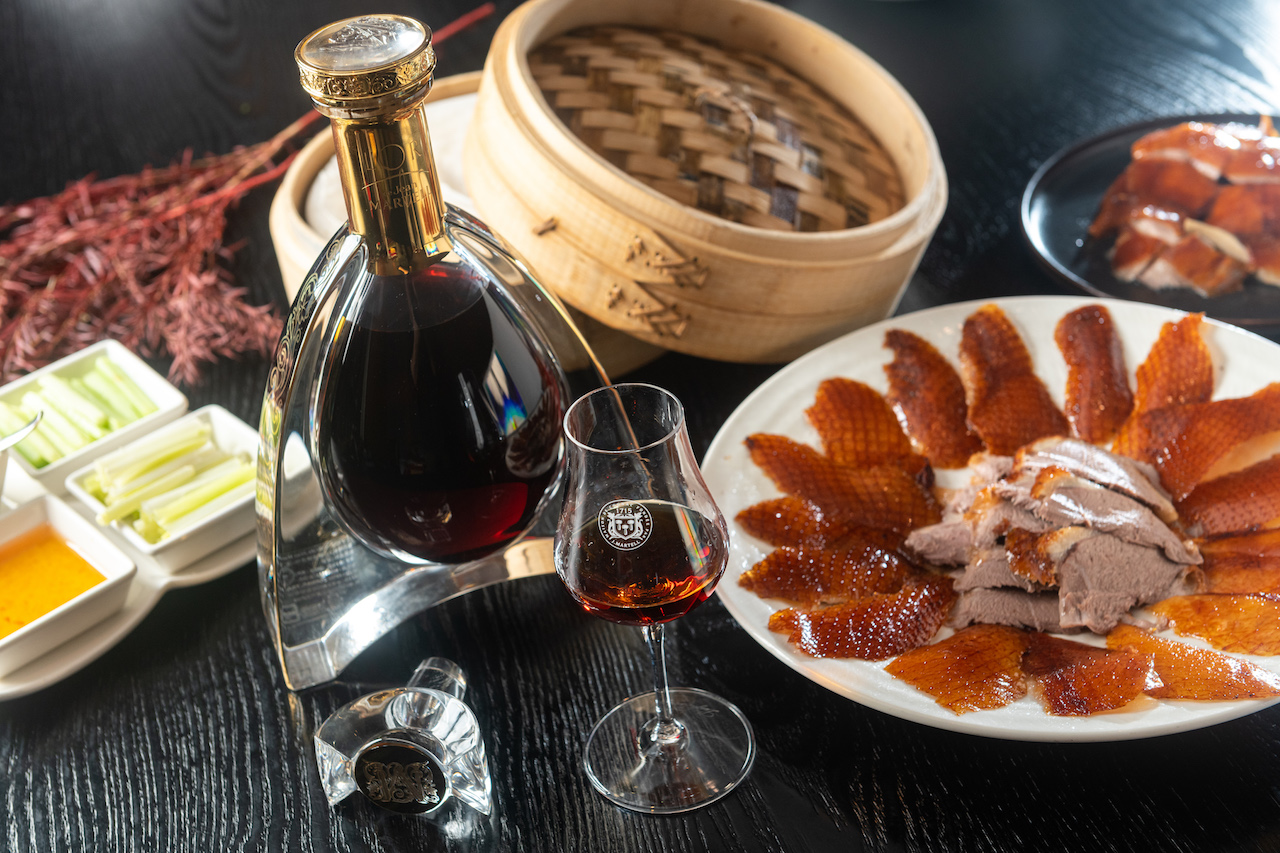 台灣的粵菜餐廳很多，但能像「辰園」端出美味燒鵝料理的卻不多，再搭配頂級白蘭地「金王馬爹利」，這樣的餐酒組合非常高大上。