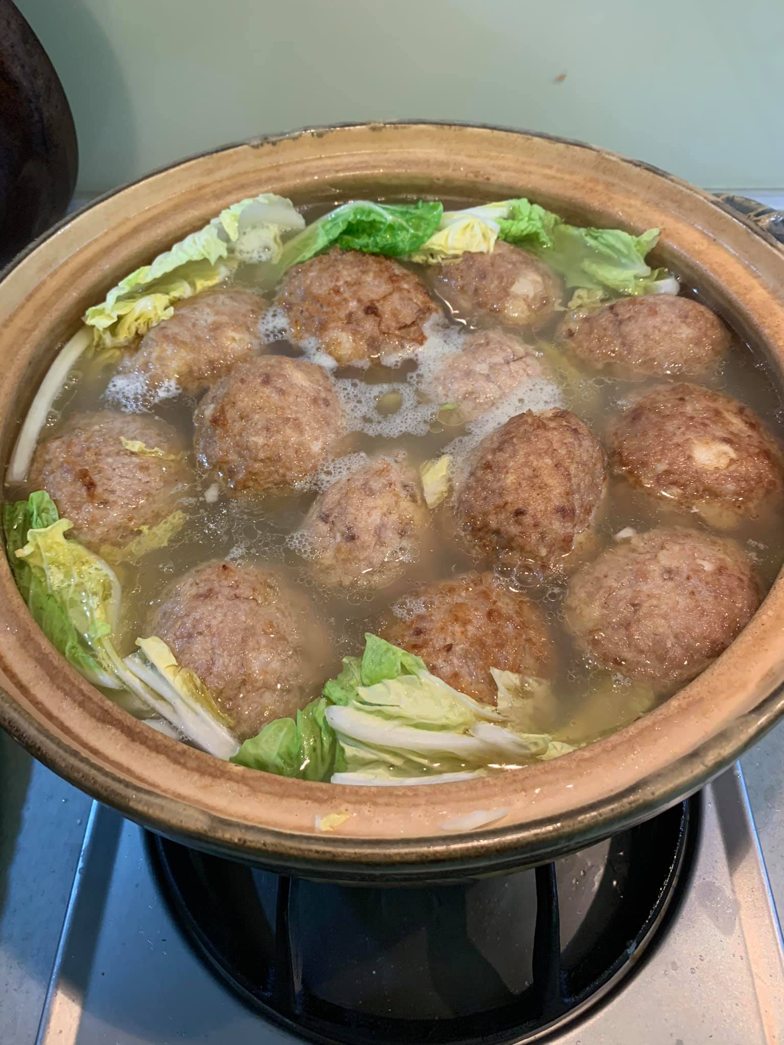 開始煮獅子頭。