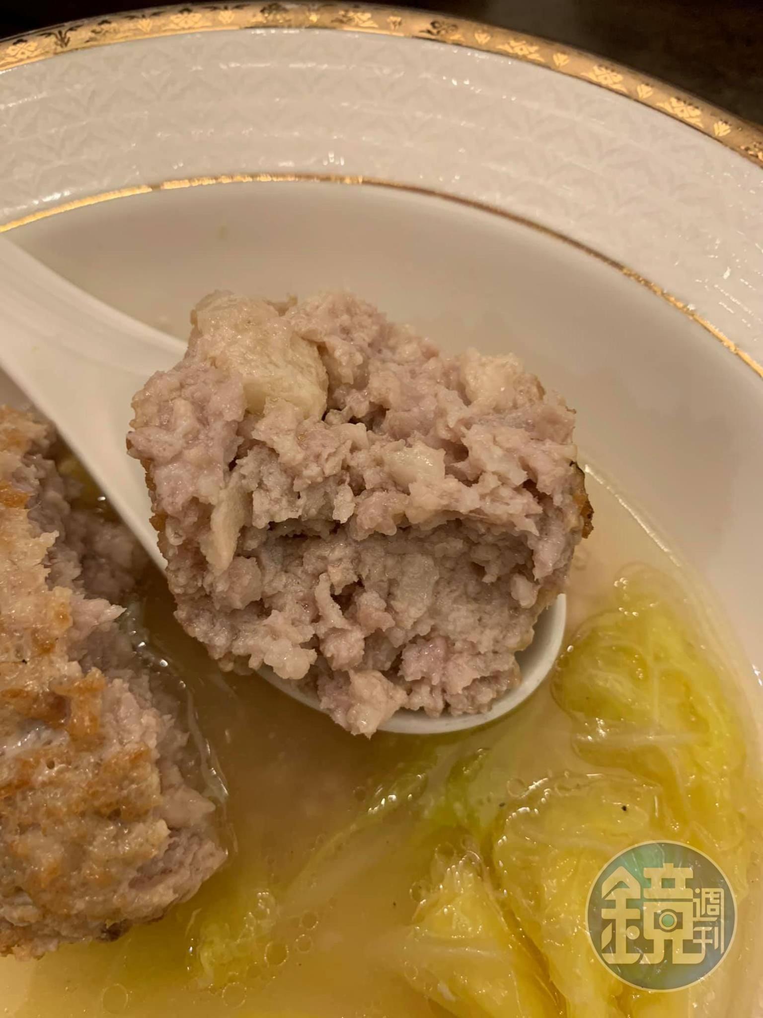 白菜鮮腴、肉也嫩得很。