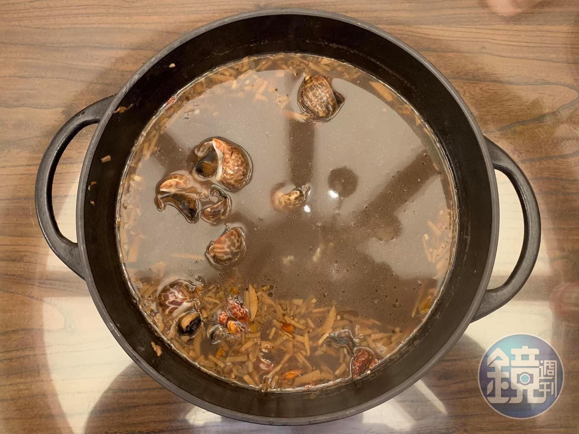 鮮甜美味的蒜香滷水鳳螺上桌。