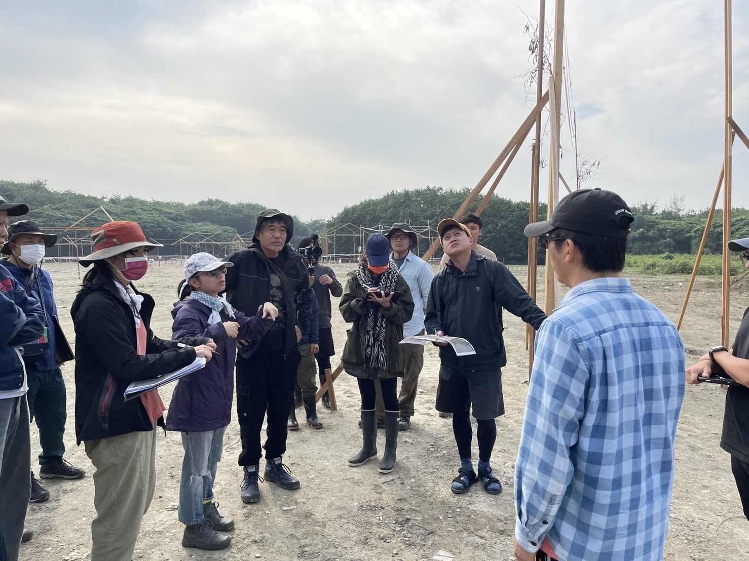 花谷秀文為《臺灣三部曲》從頭學習台灣歷史，並來台長住進行搭景作業。（米倉影業提供）