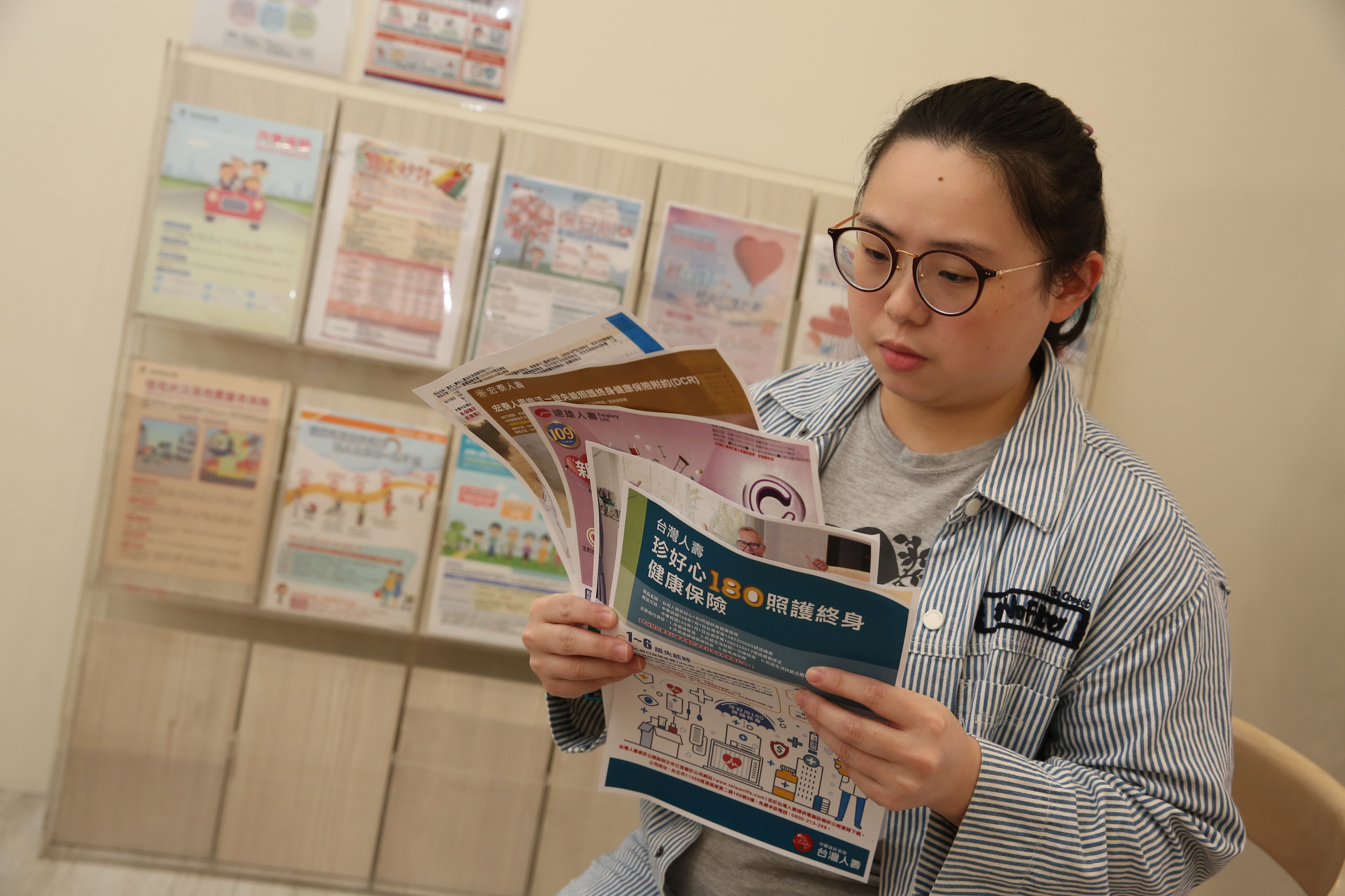 除規劃防疫保單外，民眾也可檢視若不幸確診侵害身體時，保障是否足夠。圖為示意圖。（本刊資料照）