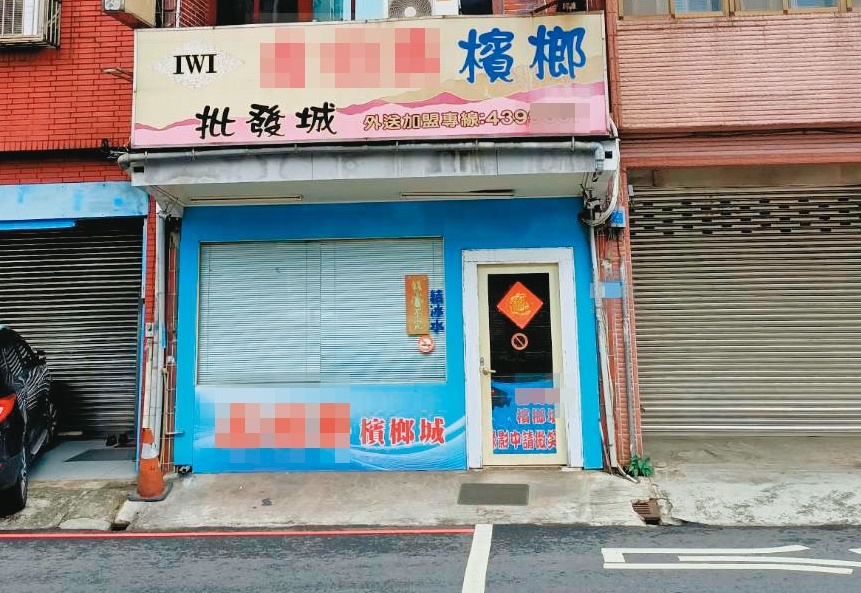 林姓檳榔西施20多年前，在檳榔店內，遭4名男女以枕頭悶死。（翻攝畫面）