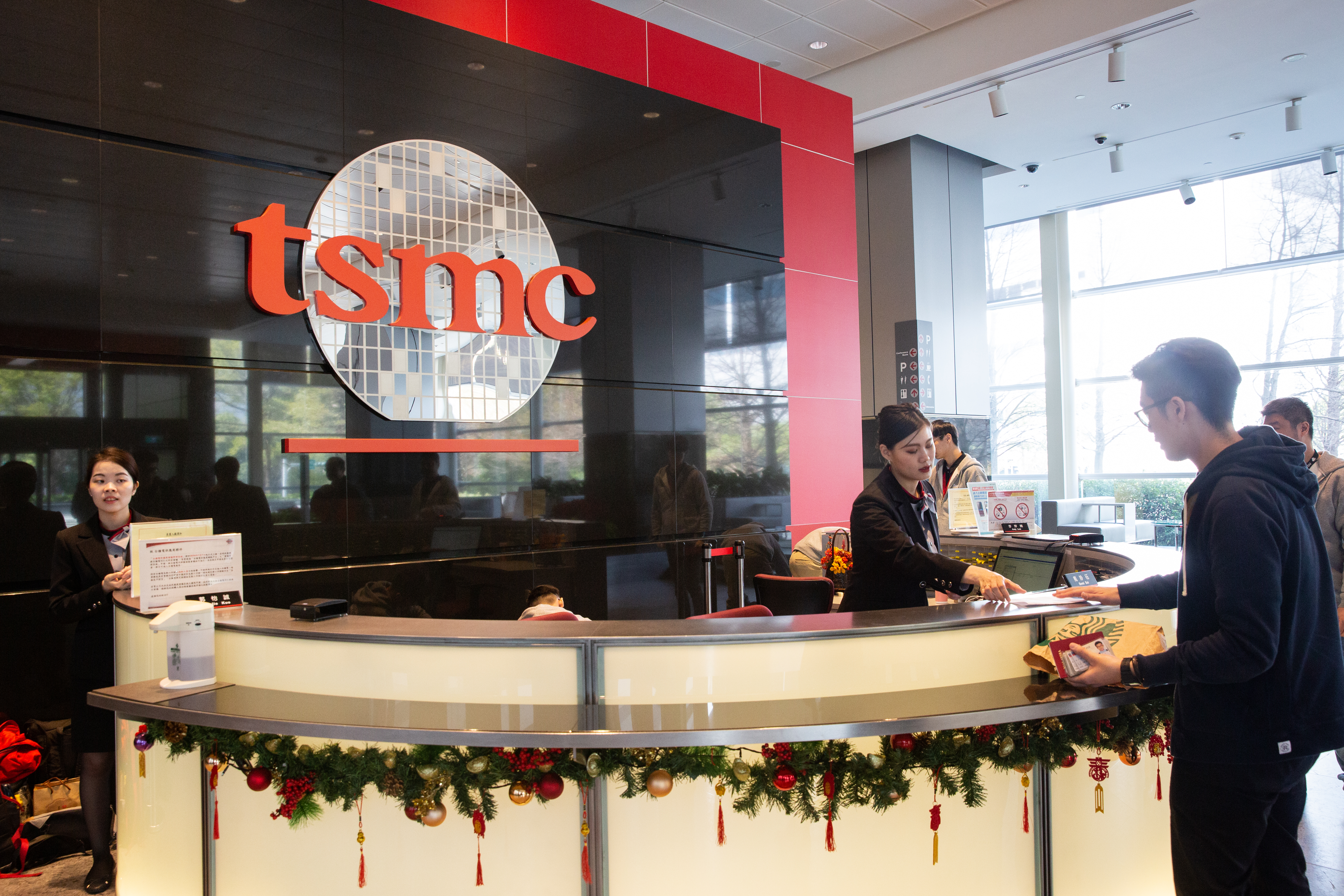 0050成分股中，台積電權重即佔一半，隨著今年台積電發威，0050也表現犀利。