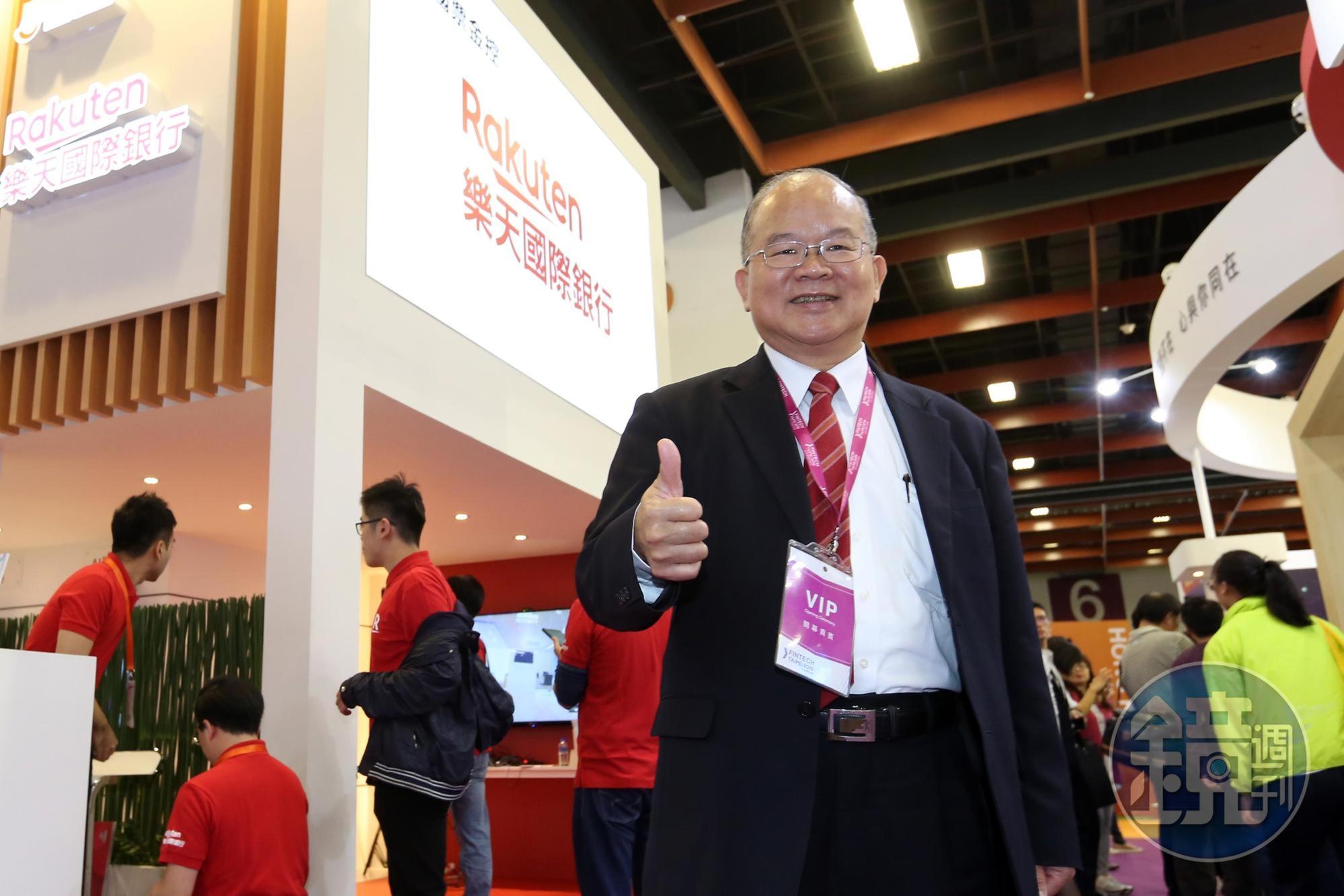 樂天商銀順利搶得網銀開業頭香,董事長簡明仁難掩開心也坦言直盯資安。