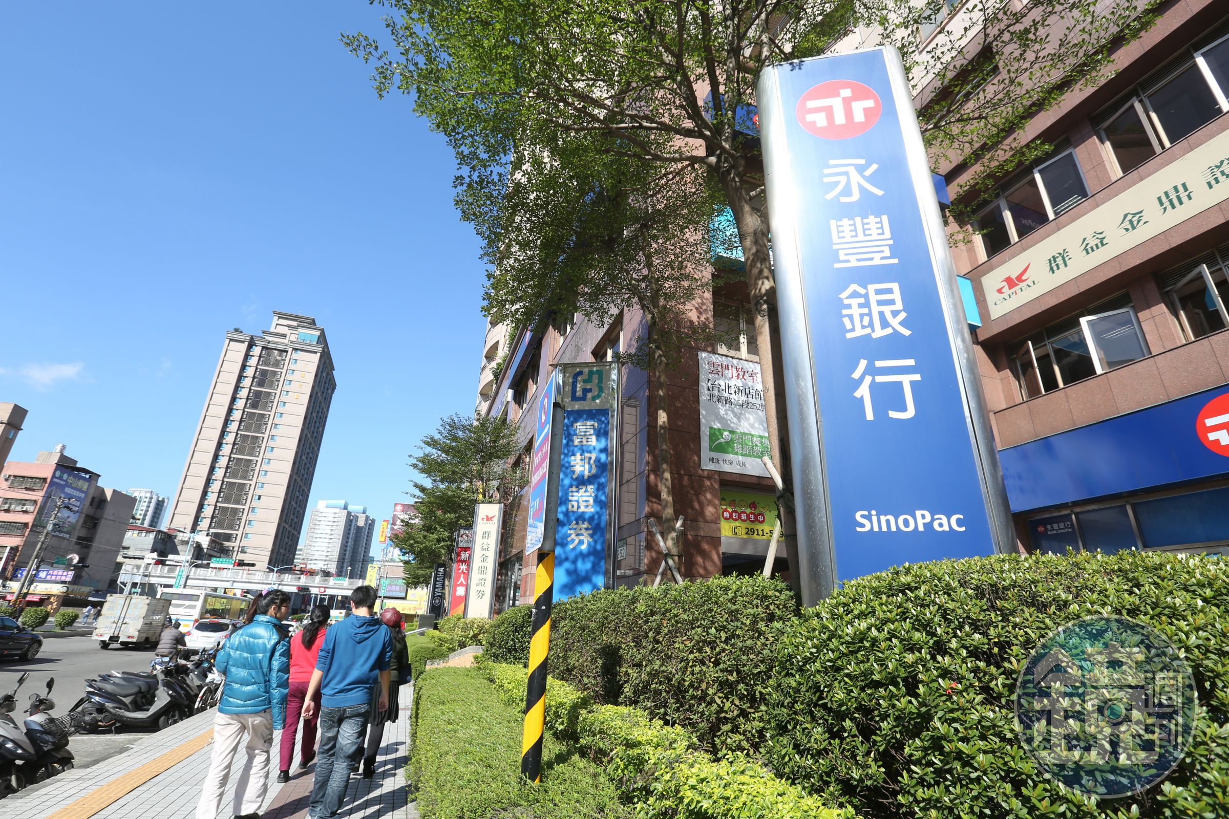 傳統銀行面對數位銀行將對金融業產生結構影響，莫不卯足全力整合生態圈鞏固客戶。