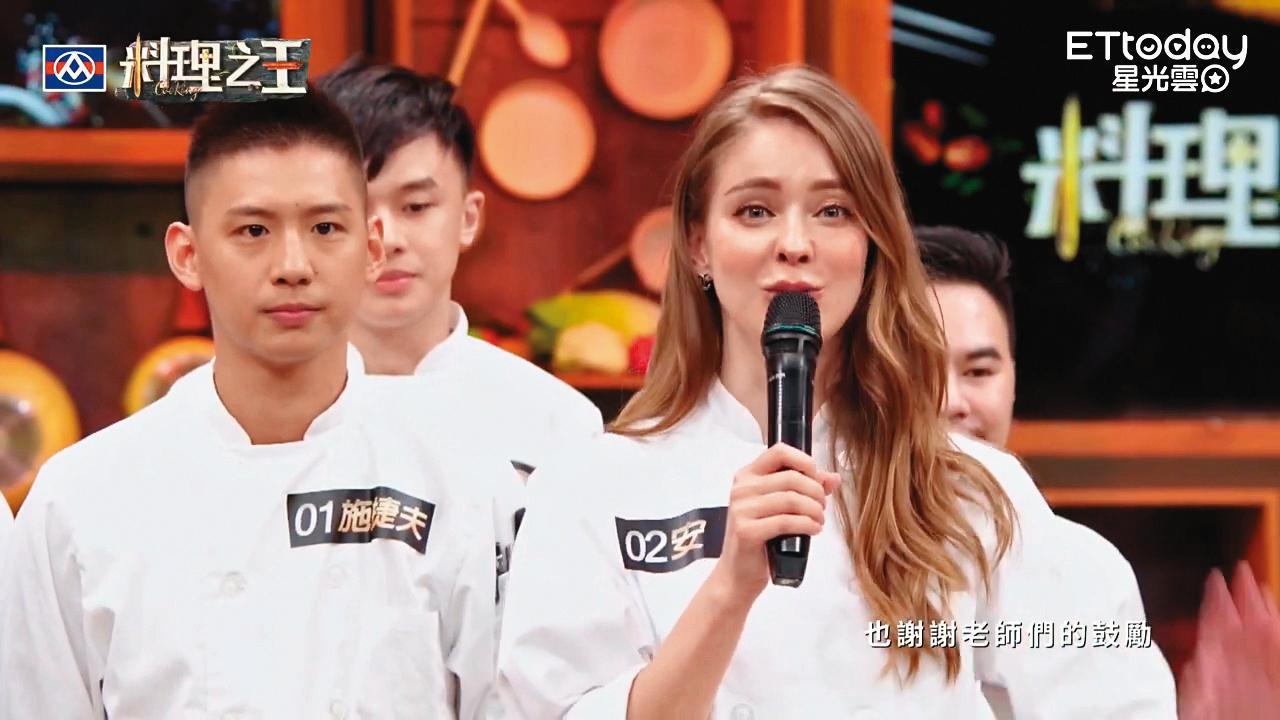 安妮(右)與施捷夫(左)在節目《料理之王》結緣,日前安妮被淘汰時,施捷夫表現得很難過。(翻攝自料理之王YouTube)