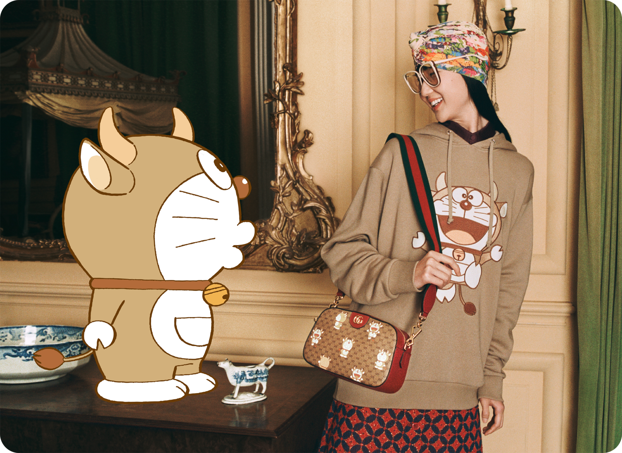 哆啦A夢穿上金牛色調的變裝服、頭戴金牛角,是Doraemon × GUCCI新年特別系列最新形象。(GUCCI)