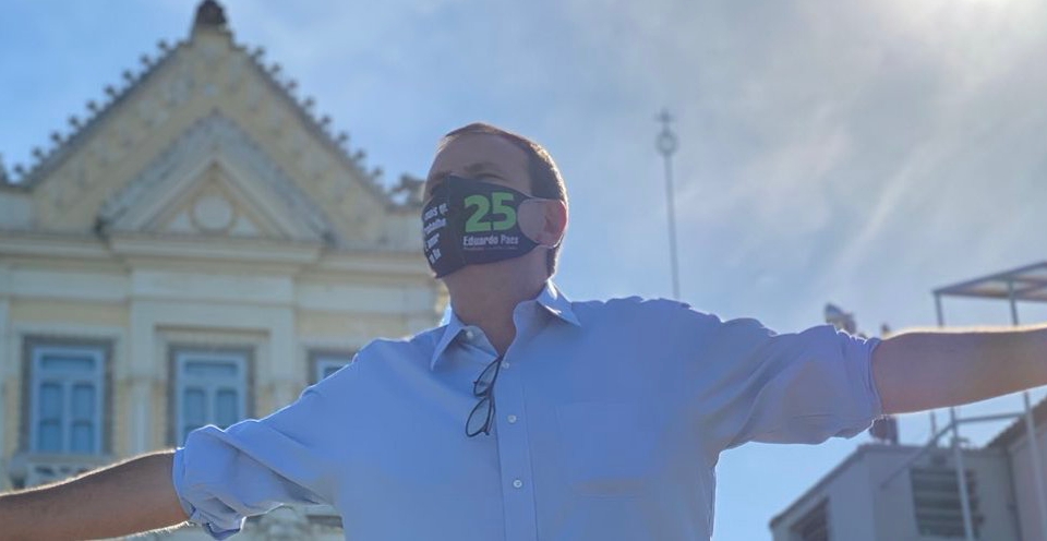 巴西里約熱內盧嘉年華確定喊卡，市長派斯表示，在今年7月舉辦嘉年華似乎是「異想天開」。（翻攝自派斯推特）