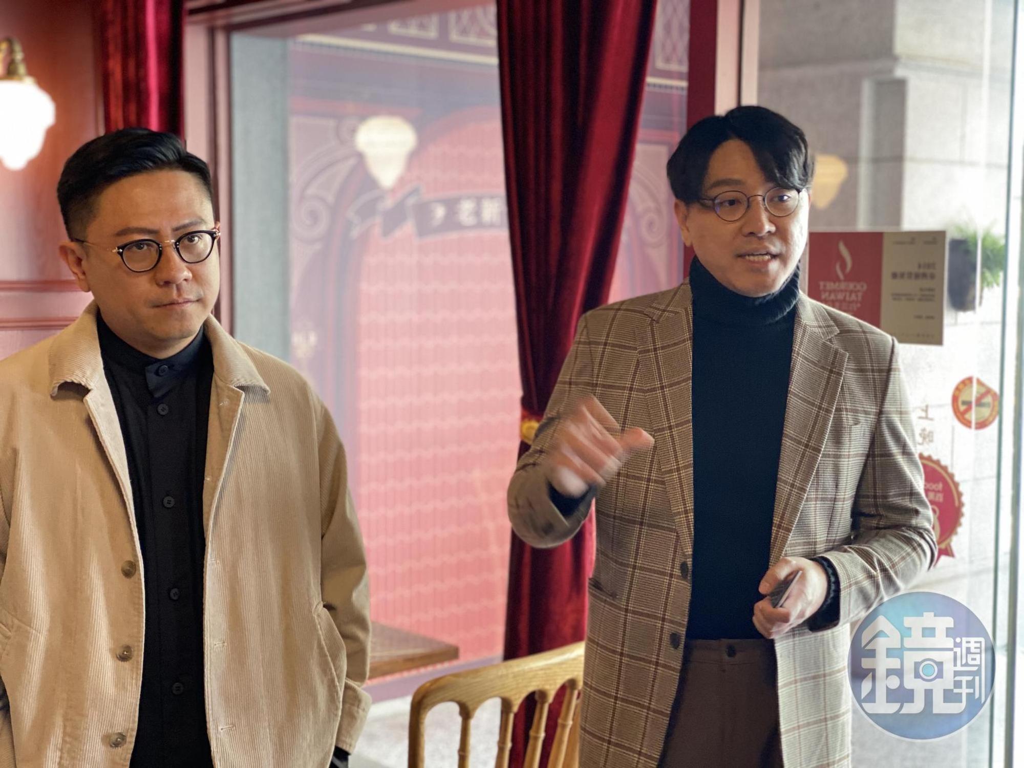 老新台菜品牌長薛鎮鉉(右)與執行長薛舜迪(左)說明老新台菜創始店的改裝概念。