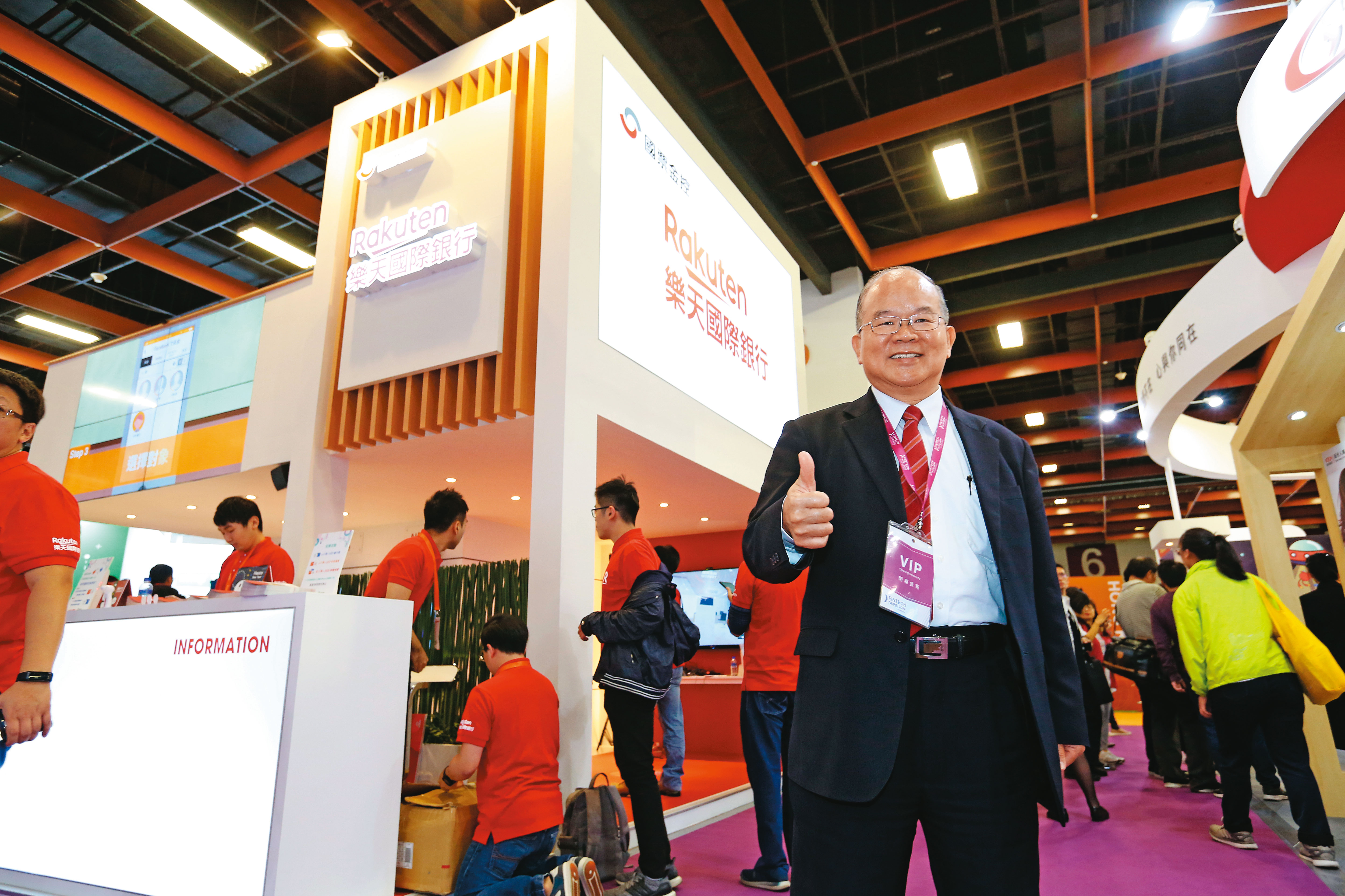 樂天商銀搶得純網銀開業頭香，董事長簡明仁開心坦言要緊盯資安。