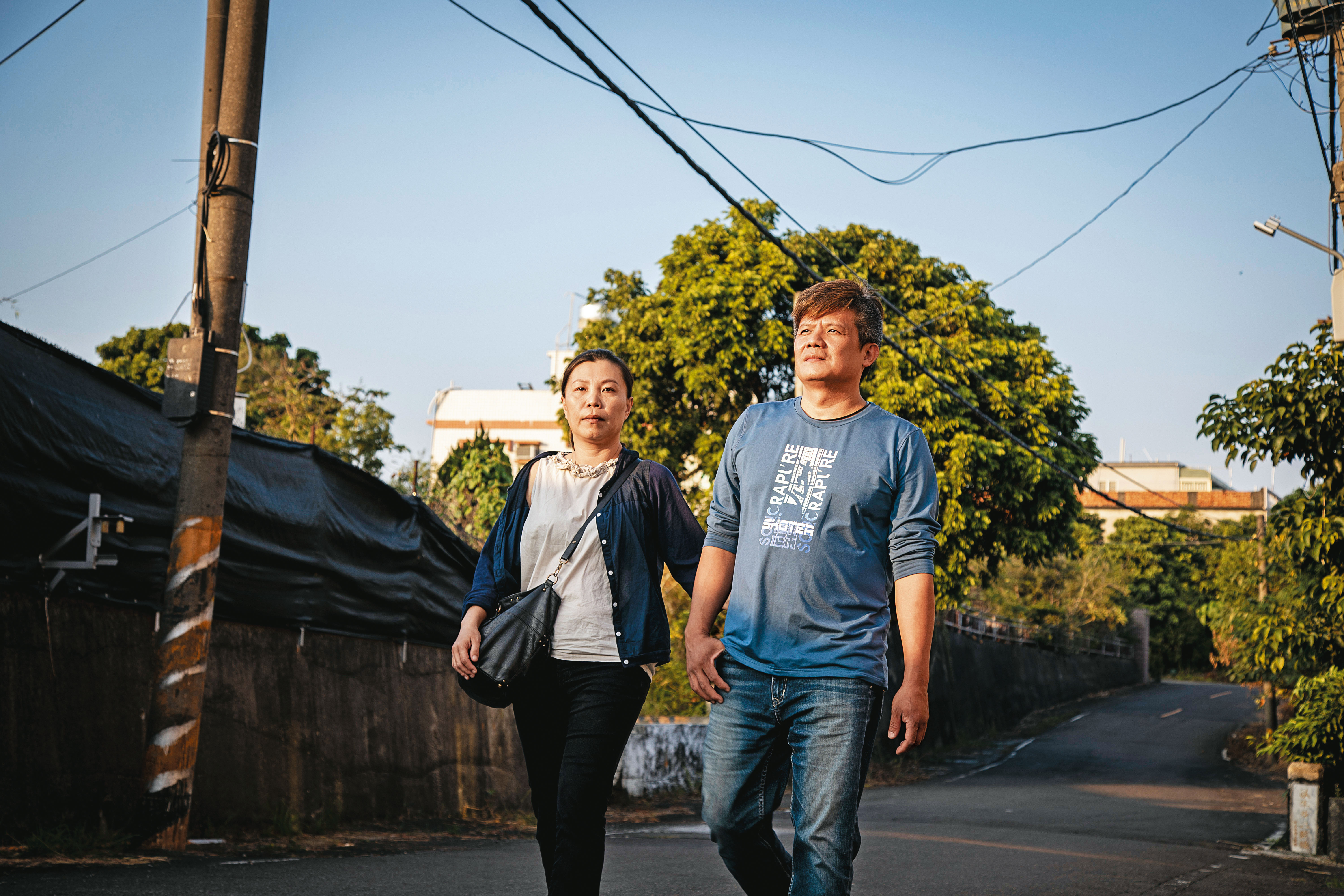 平反後，陳龍綺（右）和太太（左）過得安靜低調。住7年的社區，他們連路口熱鬧的雜貨店都不去，就怕與人搭話。