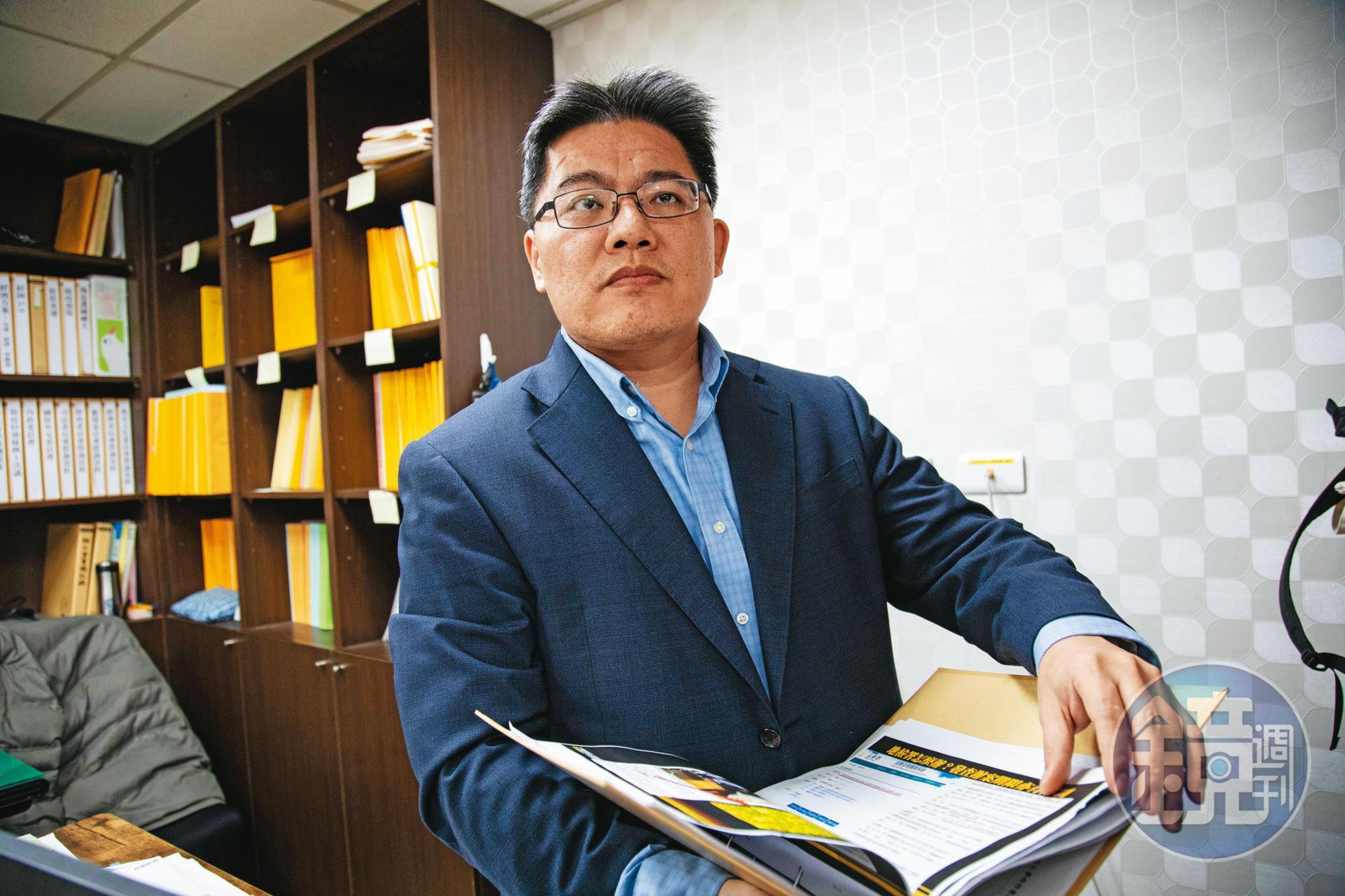 過去曾為受冤者鄭性澤辯護的立法委員邱顯智(圖)認為,司法院草案版本還缺乏嘗試回復受冤者尊嚴的制度。