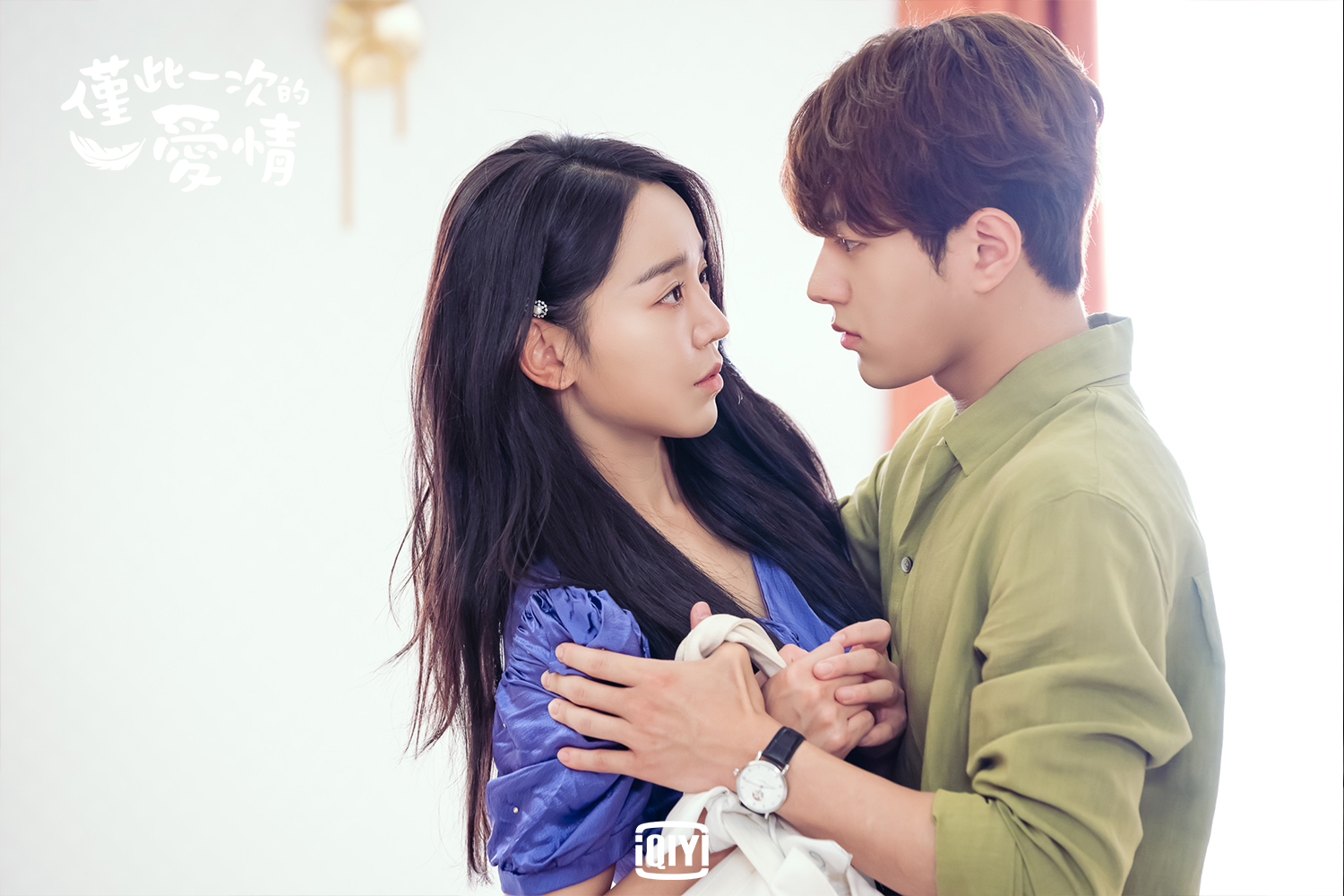 金明洙在《僅此一次的愛情》飾演下凡天使,與最近因《哲仁皇后》人氣大增的申惠善談戀愛。(愛奇藝國際站提供)