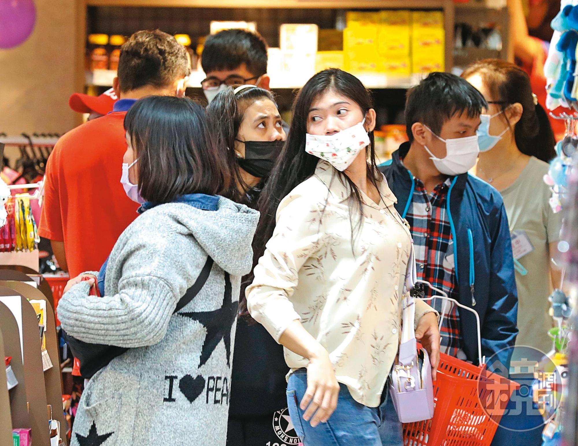 近一年來，防疫資訊無進化，就是戴好口罩、勤快洗手、保持距離等。有些重要資訊，指揮中心卻始終沒有說清楚。