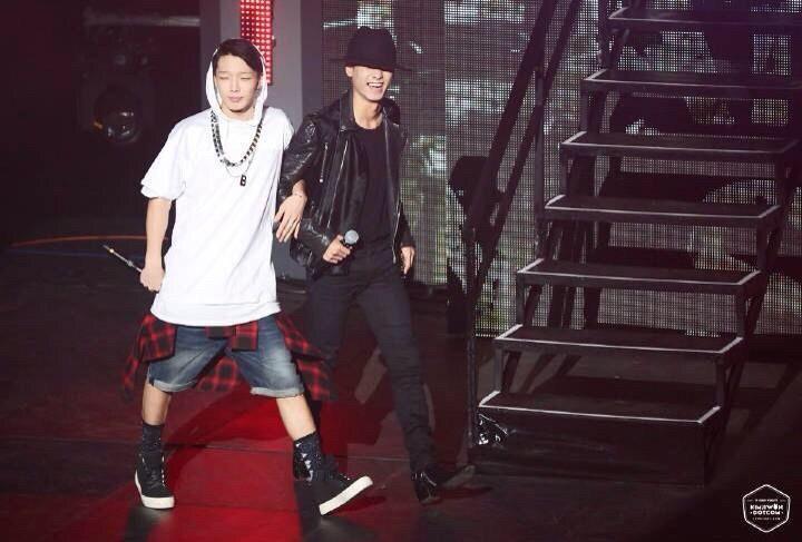Iron(右)參加《SHOW ME THE MONEY》第3季拿到亞軍,冠軍是iKon成員Bobby。(網路圖片)