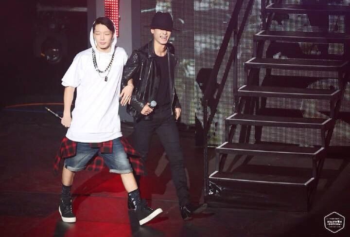 Iron（右）參加《SHOW ME THE MONEY》第3季拿到亞軍，冠軍是iKon成員Bobby。（網路圖片）