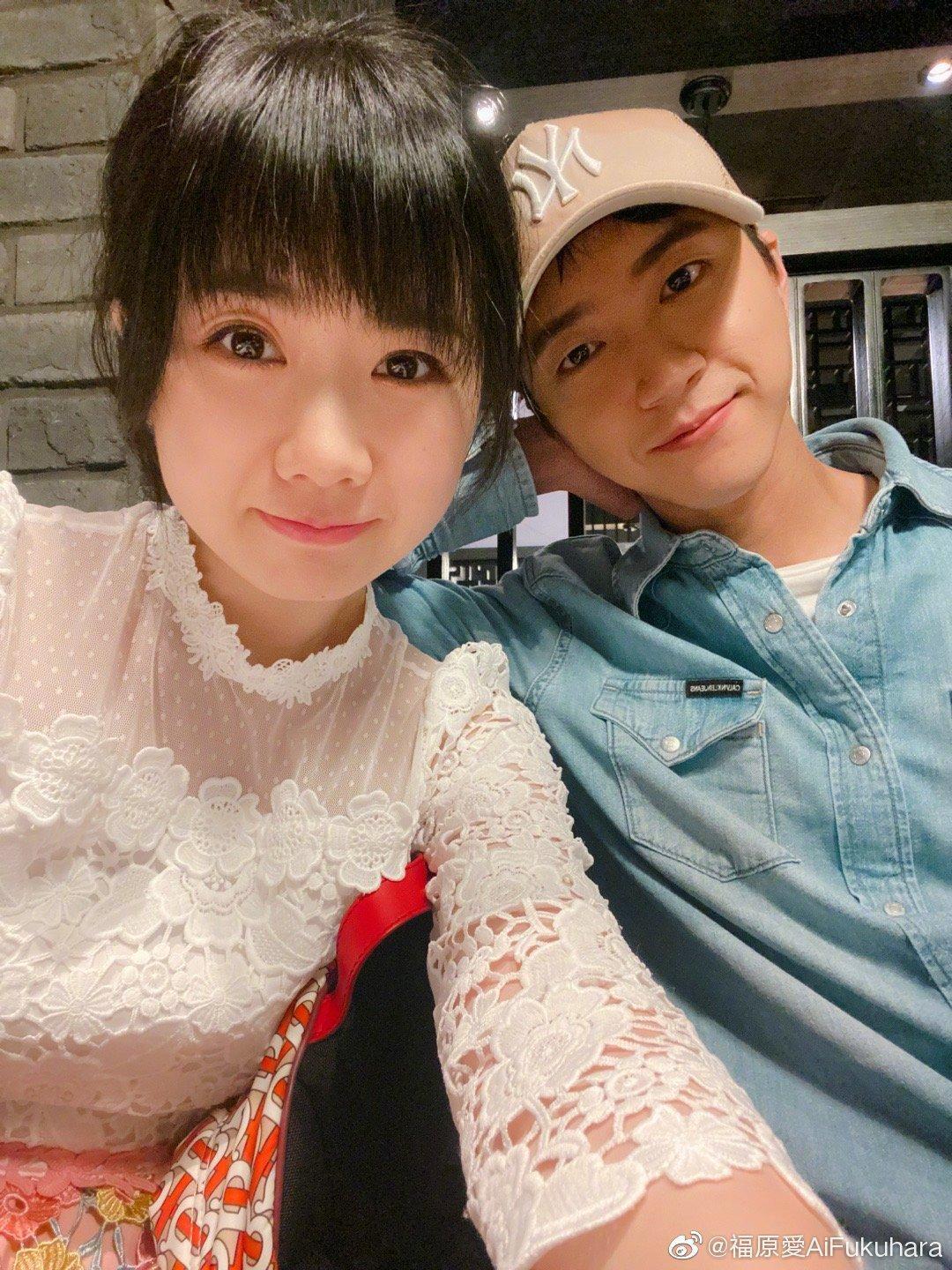 福原愛和江宏傑不停在《幸福三重奏》節目裡撒糖秀恩愛,旁人看得羨慕不已。(福原愛微博)