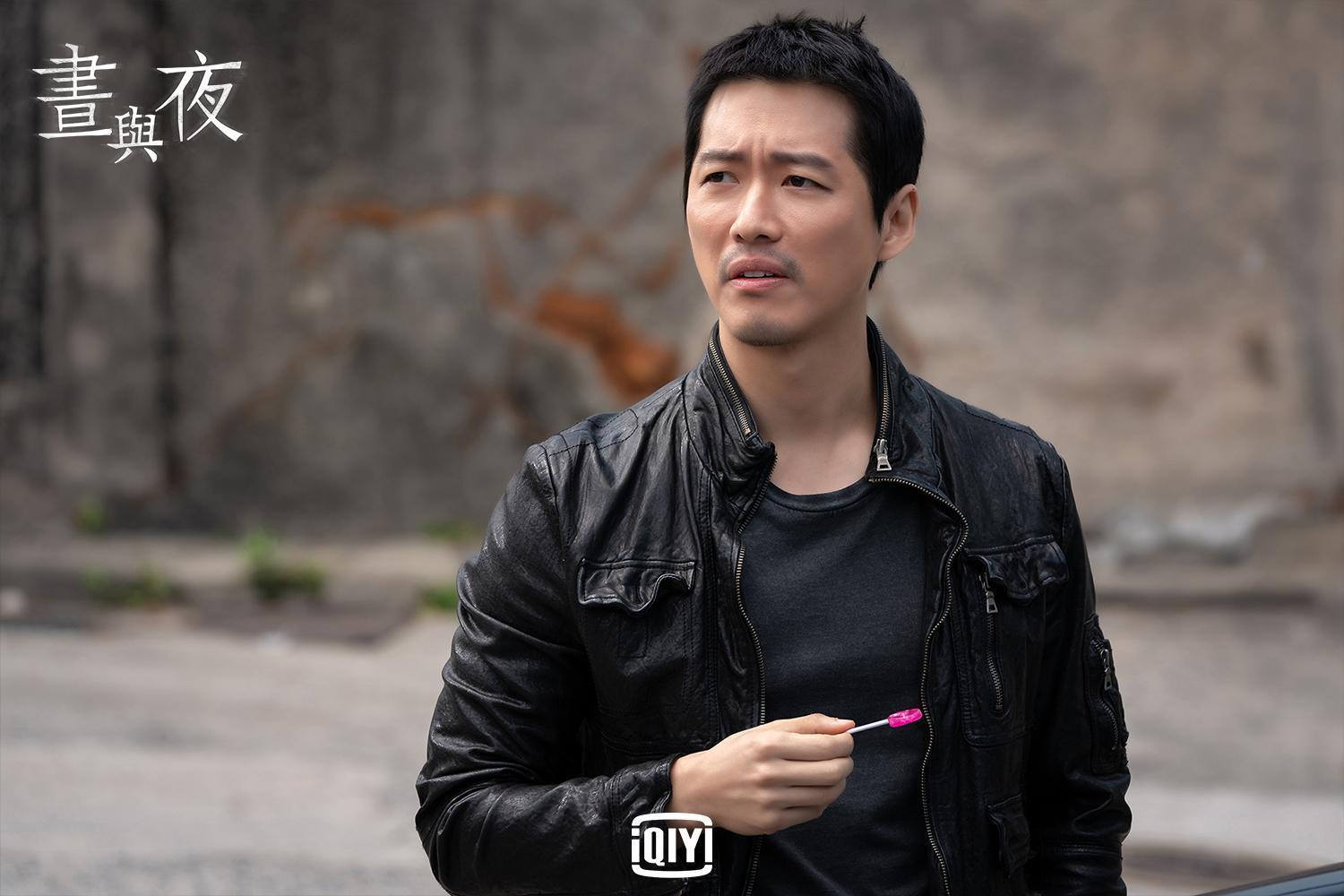 南宮珉為了詮釋不修邊幅的打扮，特意將10年前穿的T恤穿上身。（愛奇藝國際站提供）