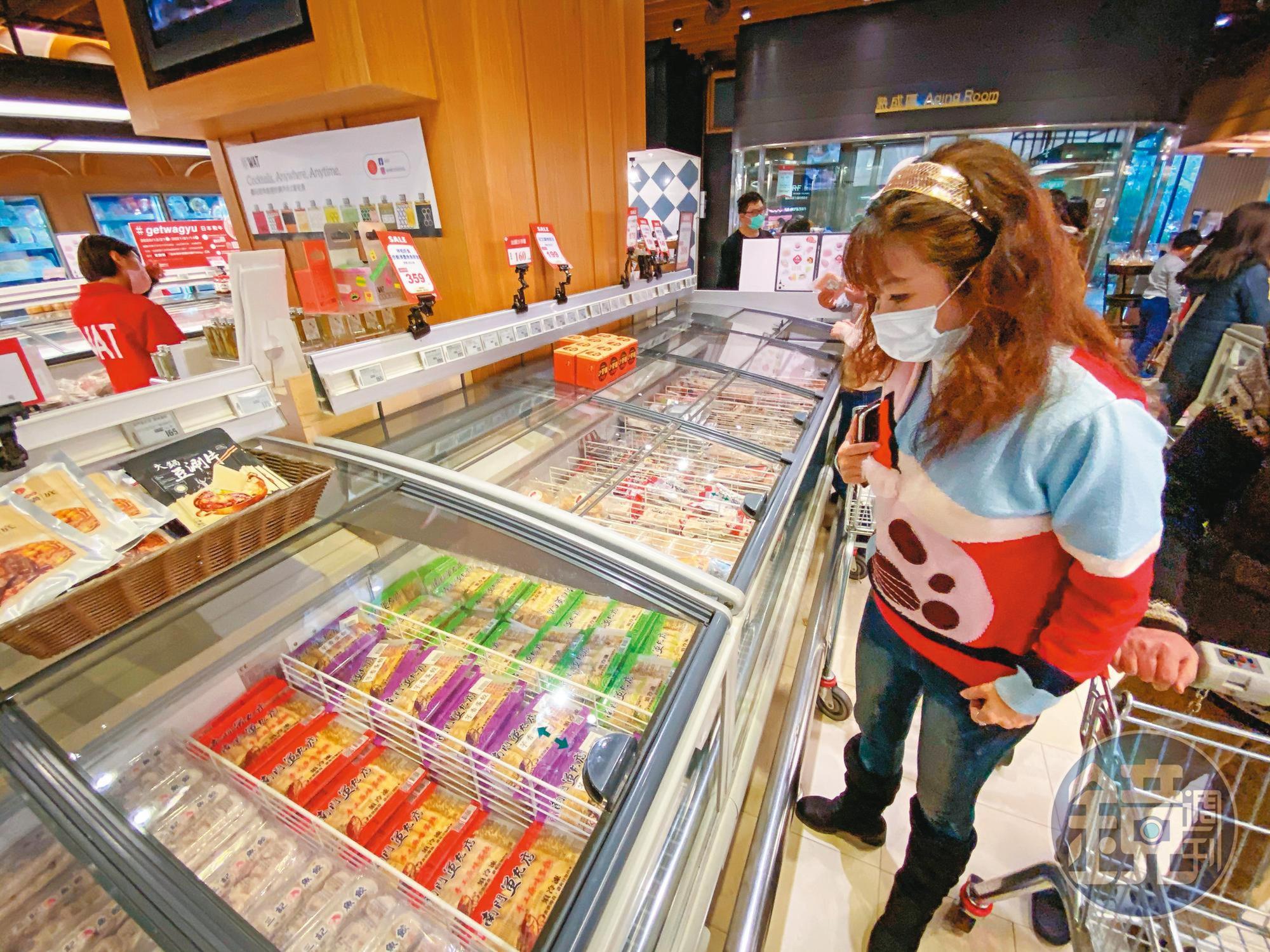 美福超市也販售南門魚丸店蛋餃,是銷售排行榜上的常勝軍。