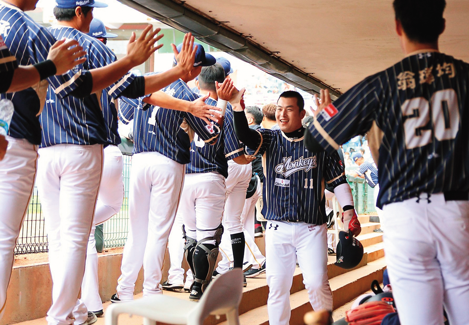 林泓育在沒沒無聞時和黃哆哆結婚，但隨著名氣變響亮，婚姻也出現狀況。（翻攝自Rakuten Monkeys臉書）