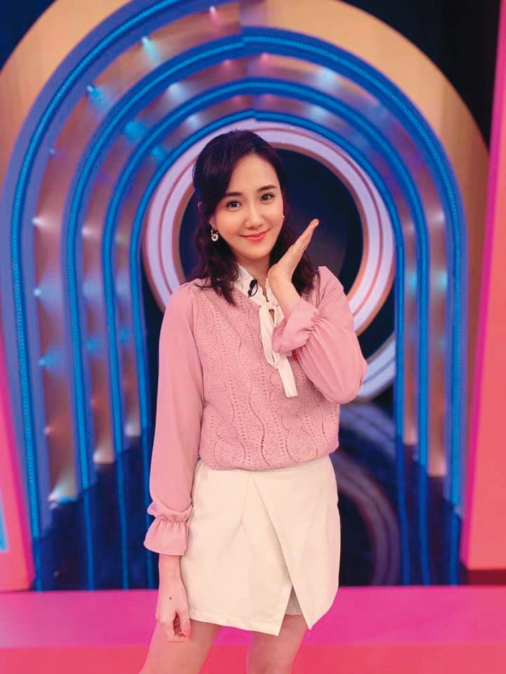 何妤玟好一陣子才從婚變痛苦走出，如今戀愛談得開心。（翻攝自何妤玟臉書）