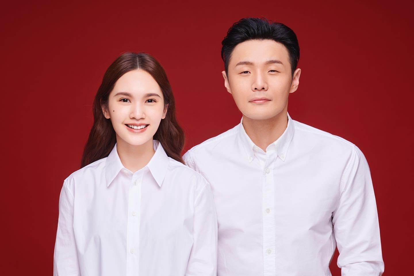 李榮浩與楊丞琳於2019年9月17日,領證結婚。(翻攝自李榮浩臉書)