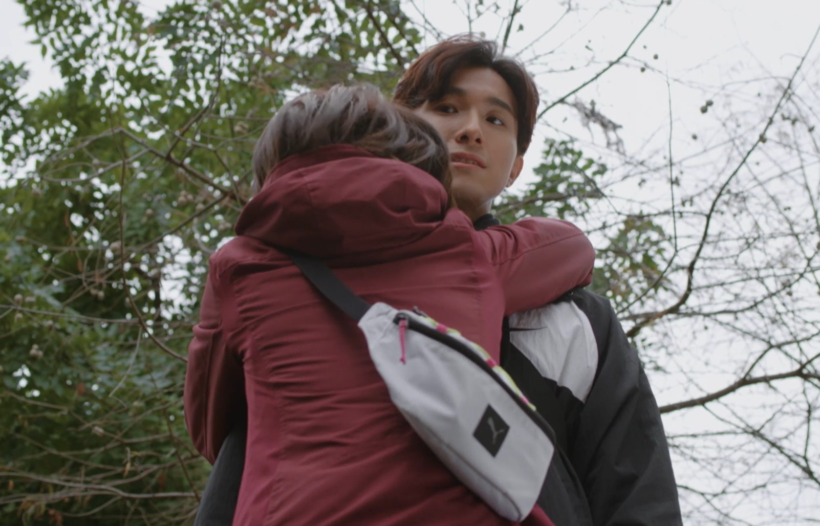 張瀚元自虧「拍兩百多集總算抱到王沛語」。（TVBS提供）