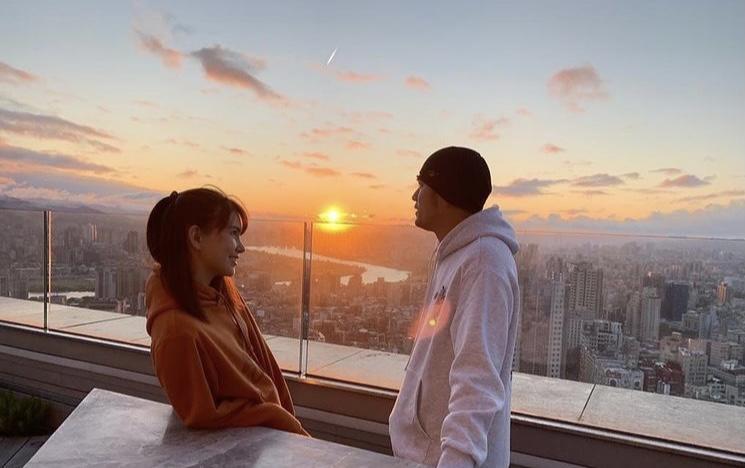 周杰倫和昆凌2015年結婚,育有一男一女,過著幸福快樂的生活令人稱羨。(翻攝自周杰倫IG)