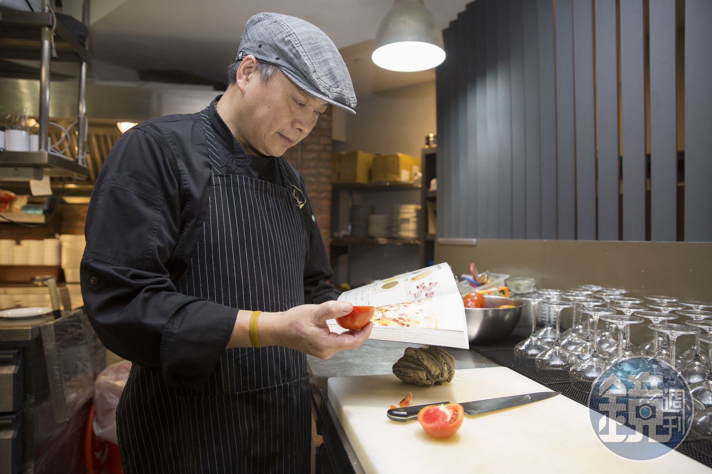 阿興師烹飪手法注重食材原味，至今仍經常研究食譜。他認為自己能不斷提升是被已故寒舍集團創辦人蔡辰洋及國巨董座陳泰銘逼出來的。