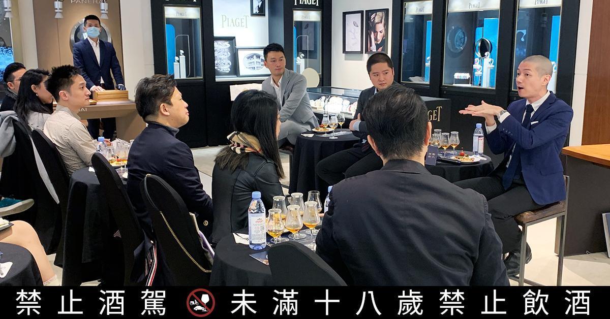 「皇家之選VIP品鑑會」主題圍繞著皇室珍藏,現場不但可以品酩皇家禮炮威士忌,還可以近距離欣賞奢華錶款。