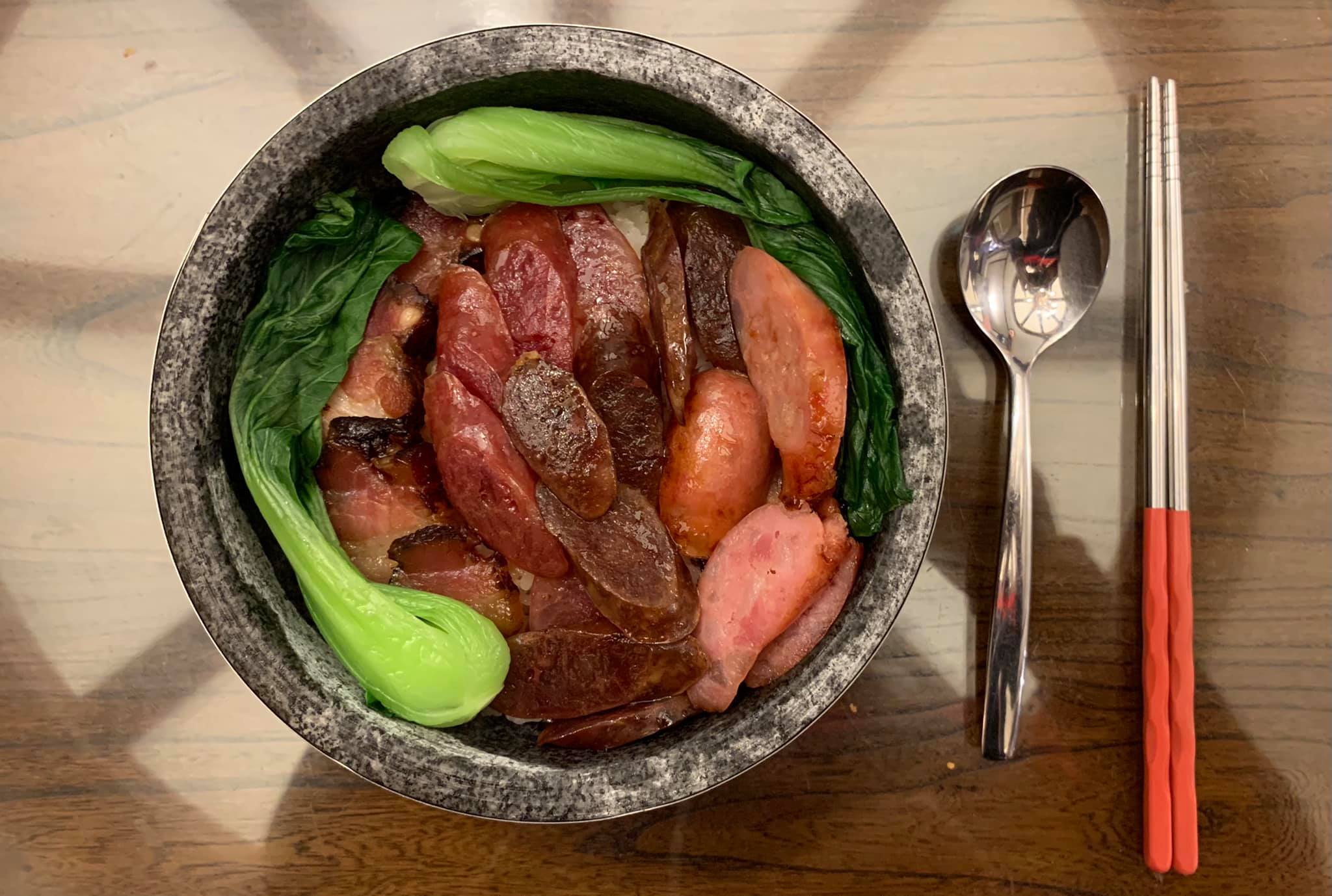 熱呼呼又有鍋粑的「臘味煲仔飯」，是嚴冬時最療癒的食物。