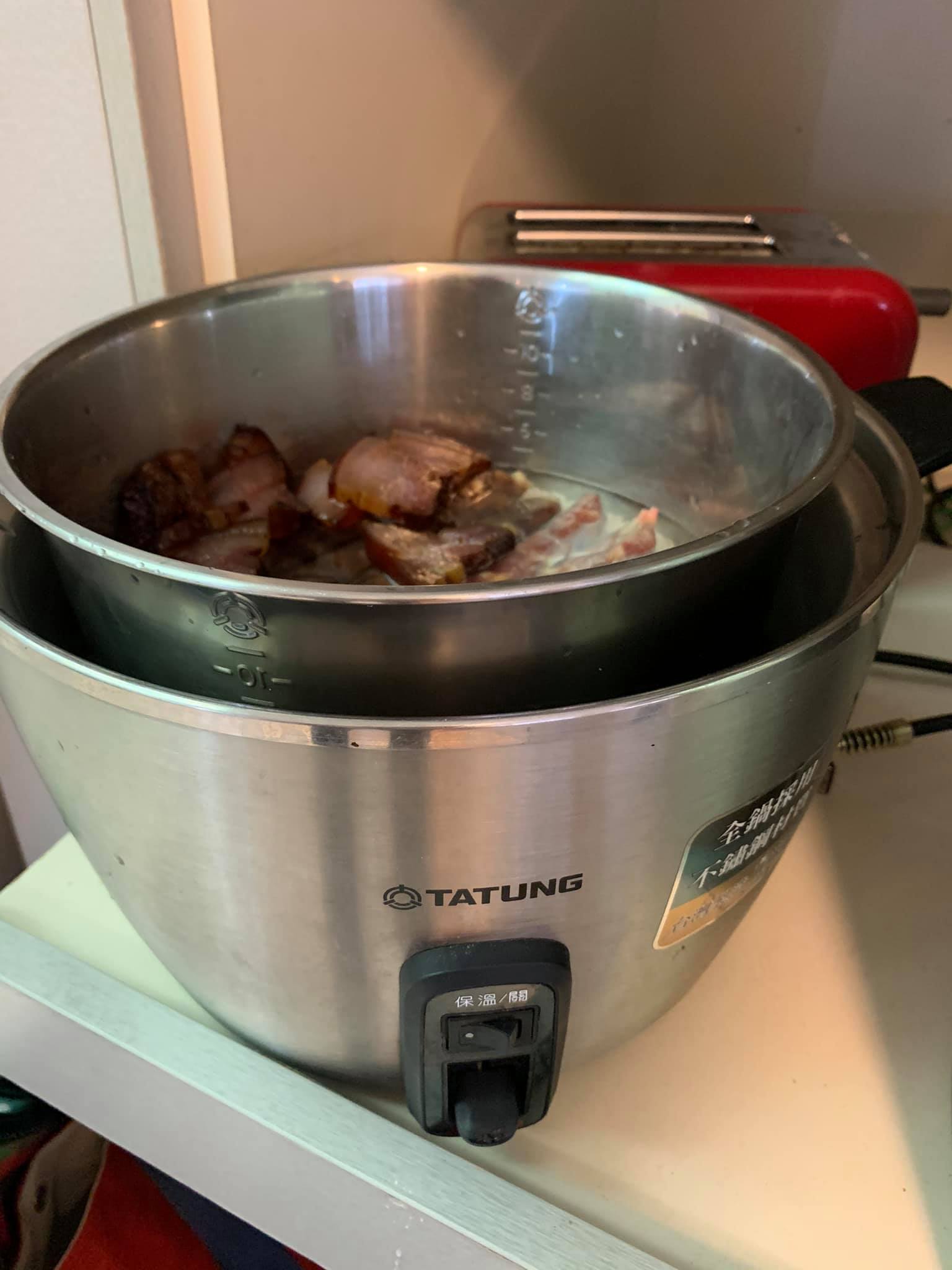 加水後放進電鍋。