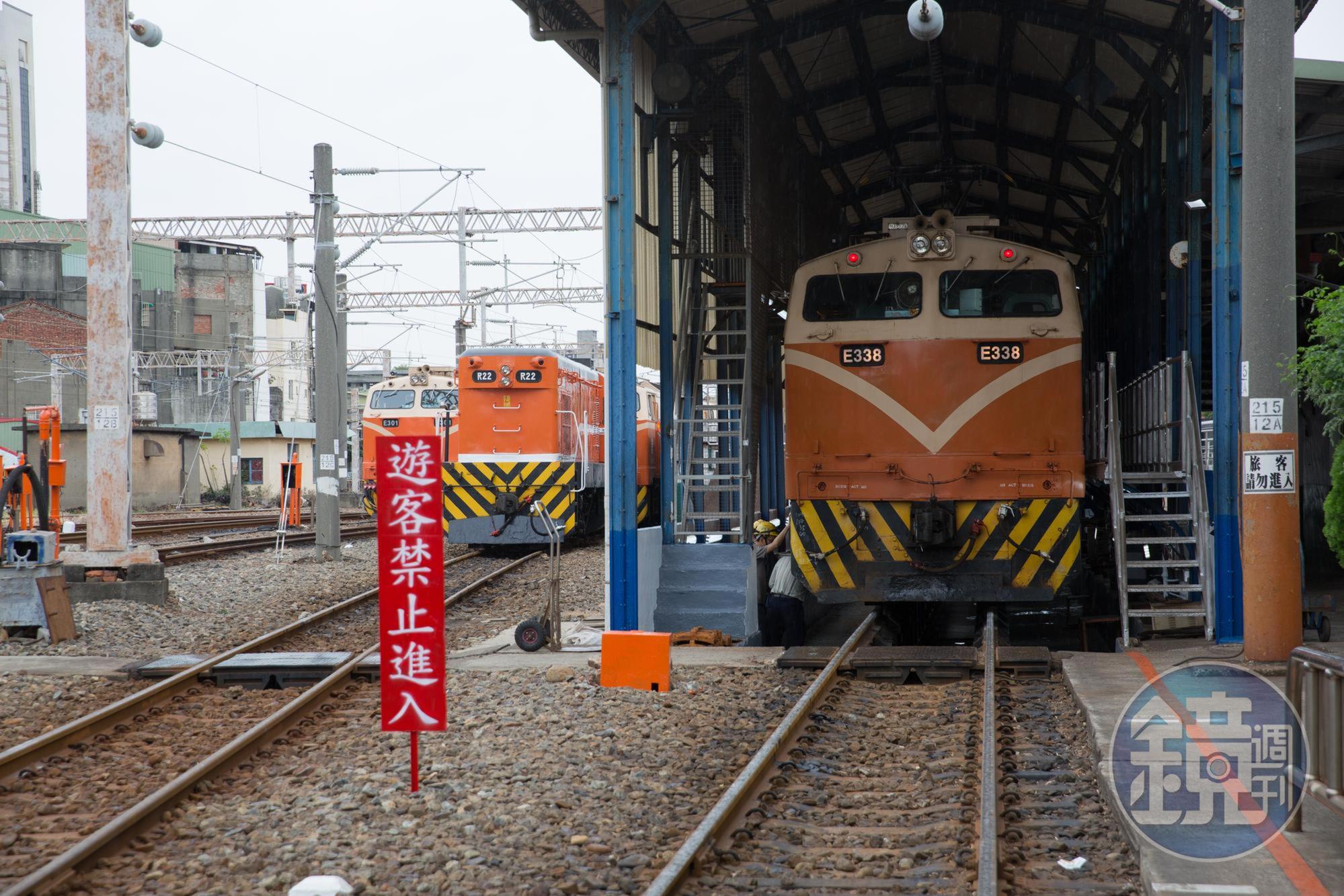 台鐵今日驚爆有一名列車長被隔離,而其餘百名同事則列自主健康管理。(本刊資料照)