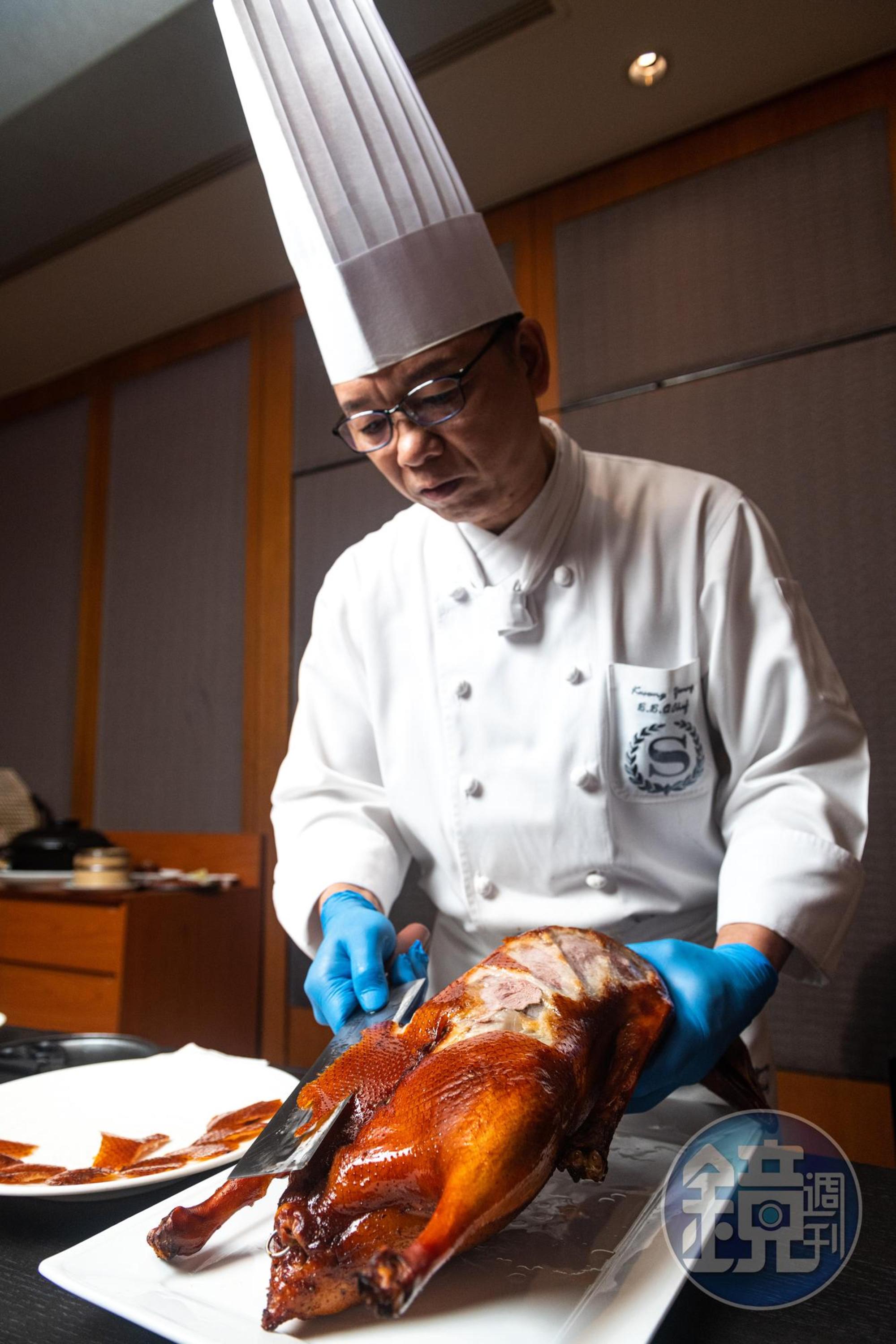 辰園燒臘主廚楊華廣，有「鴨王」稱號，辰園多款的招牌燒味都出自他手。