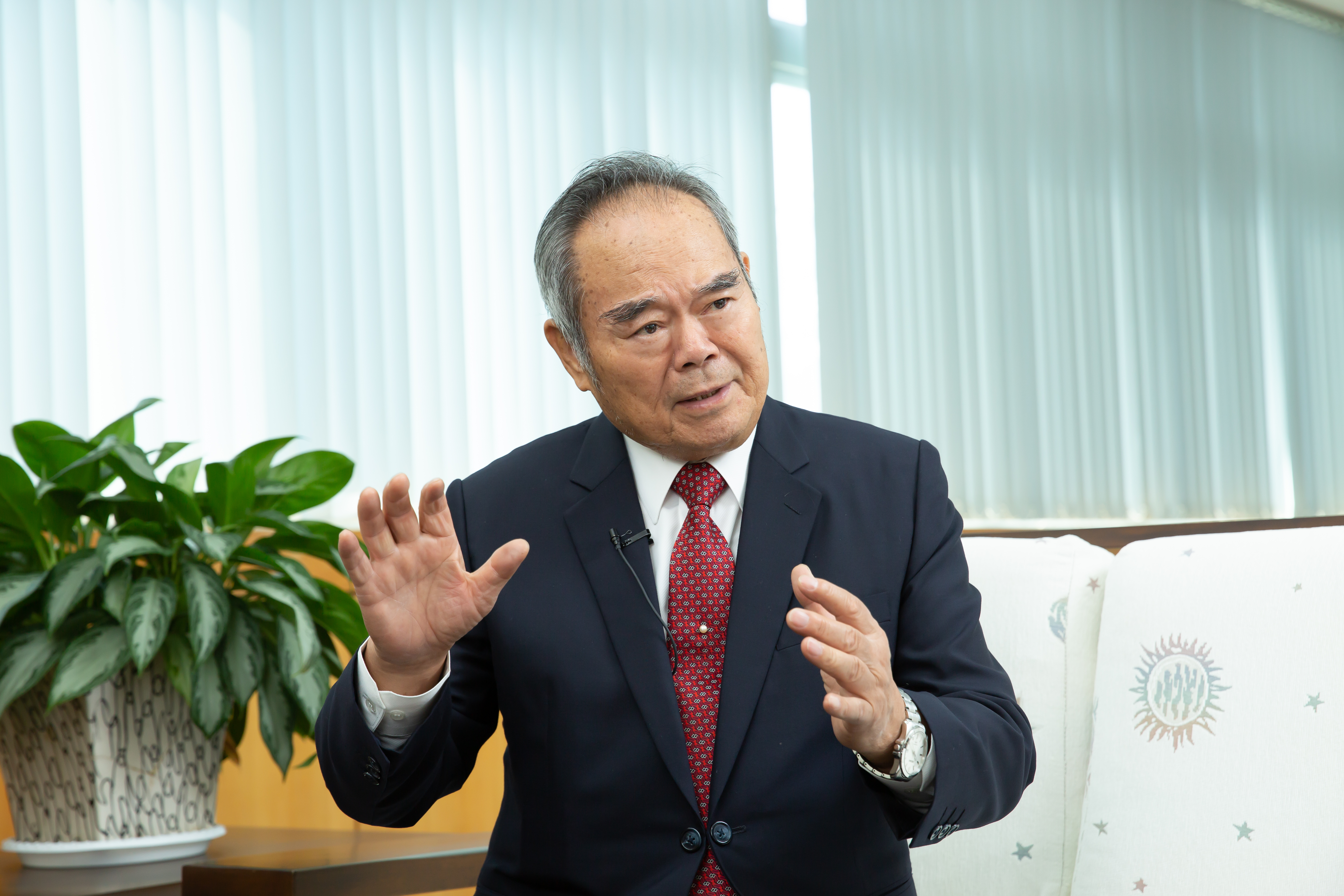 王瑞宏投資眼光精準，一生投資的事業都賺錢，遇到再大困難，都會把它做到賺錢。