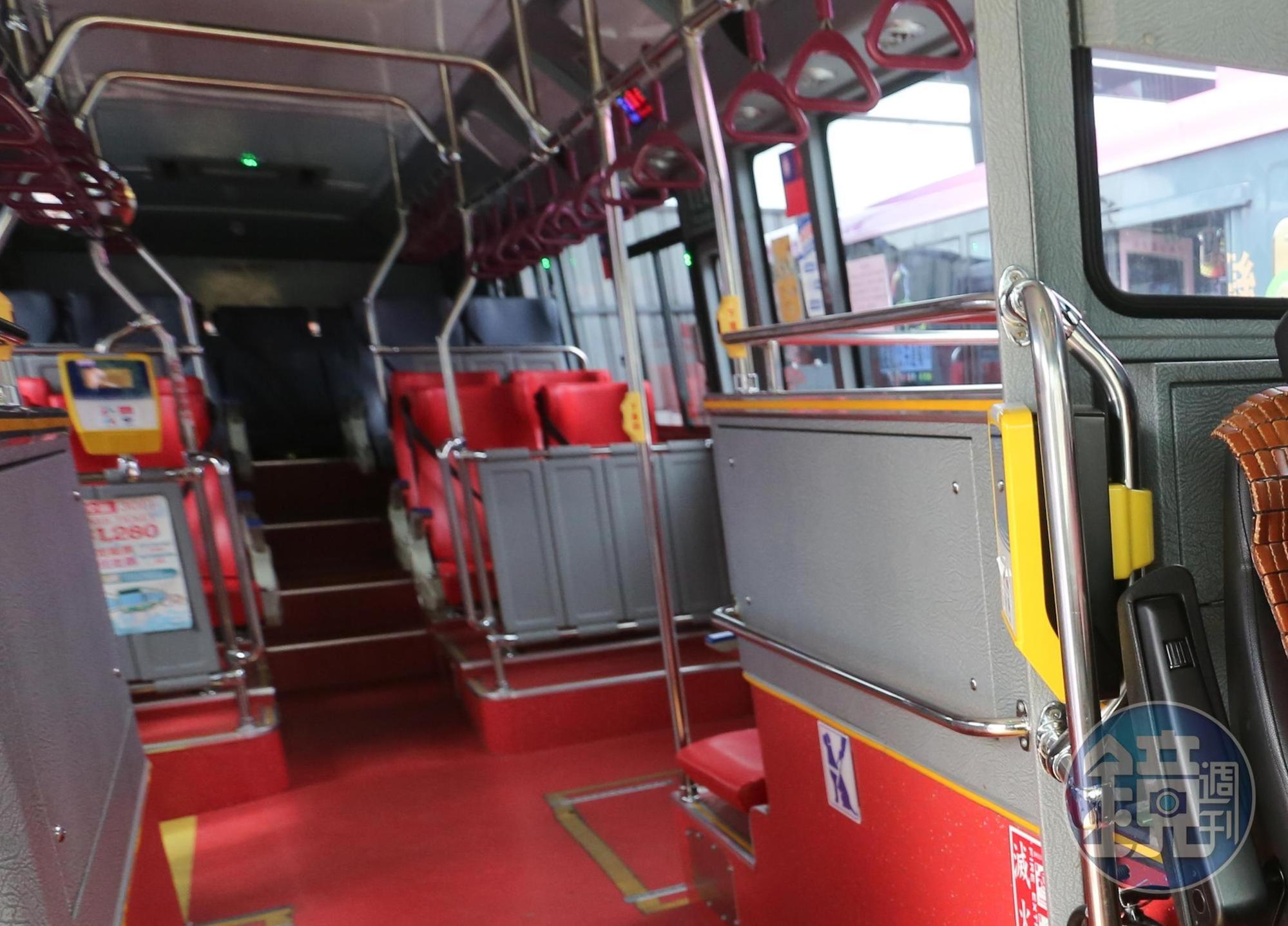 民眾搭公車有時會遇到司機突然緊急剎車，就有一名婦人因公車司機急剎而跌倒死亡。圖為示意圖，此客運與本新聞無關。（本刊資料照）