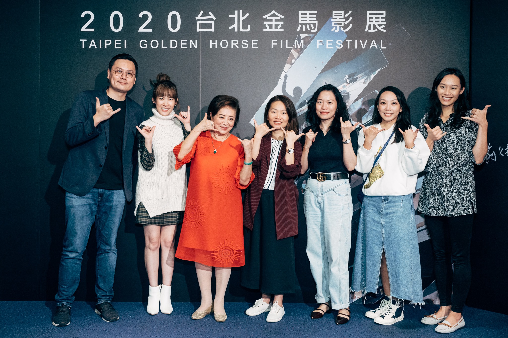 電影《孤味》製片人陳郁佳（右二）、劉宛玲（右三）與導演許承傑（左一）出席金馬影展活動。　（翻攝自金馬影展臉書）